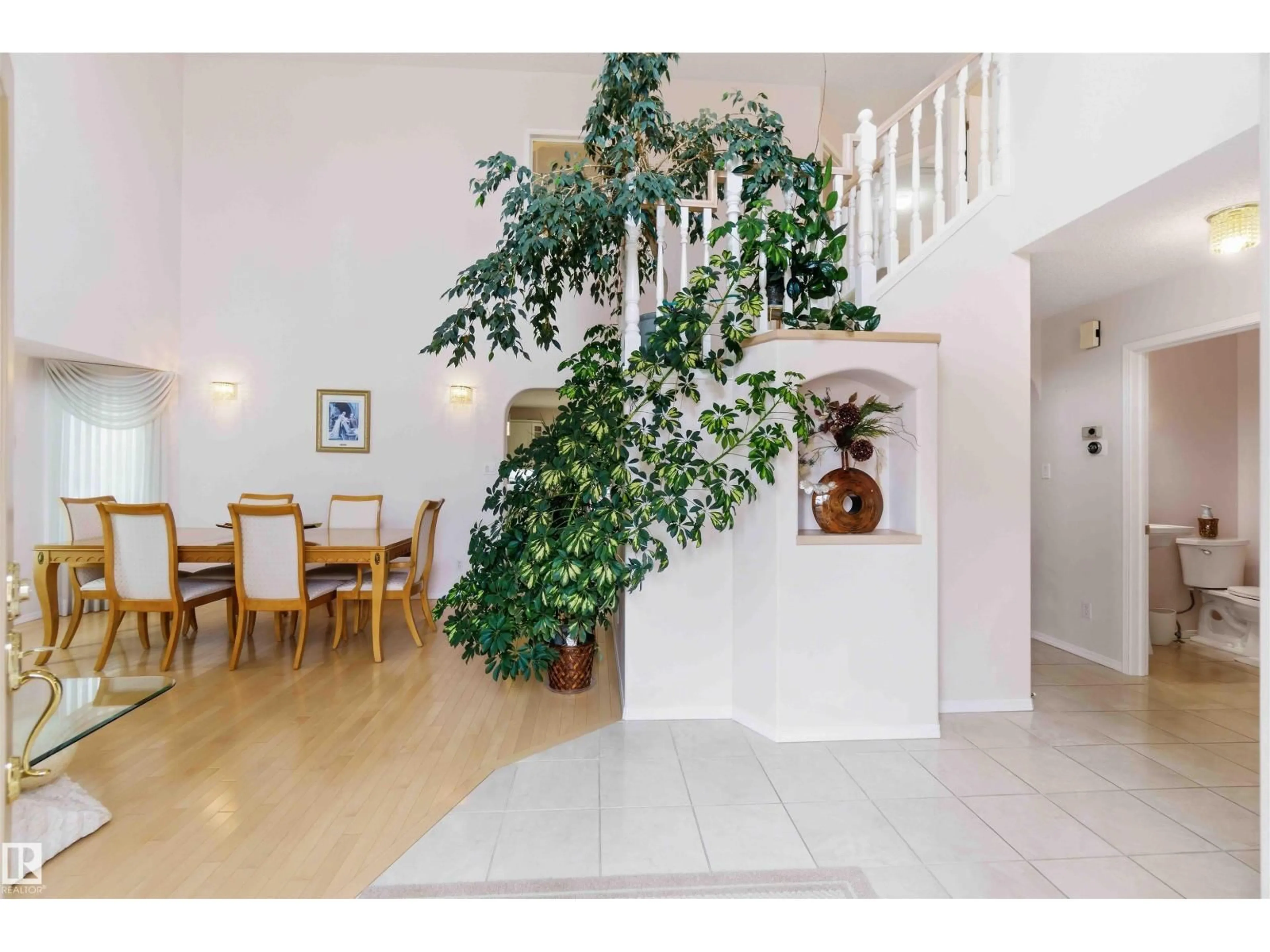 Indoor foyer for 1 COLONIAL CL, Beaumont Alberta T4X1M2