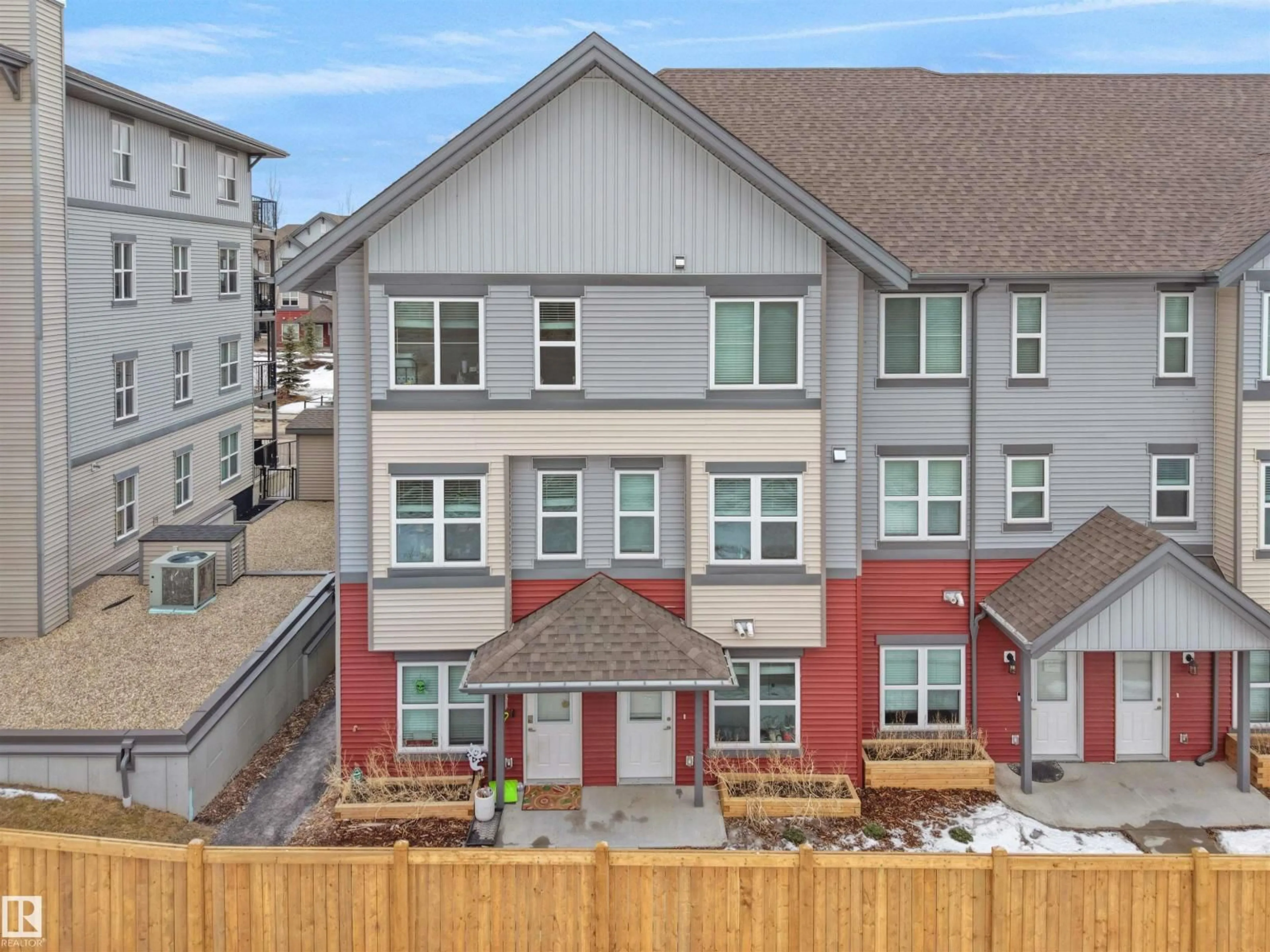A pic from outside/outdoor area/front of a property/back of a property/a pic from drone, unknown for 655 - 64 WATT BV, Edmonton Alberta T6X0Y2