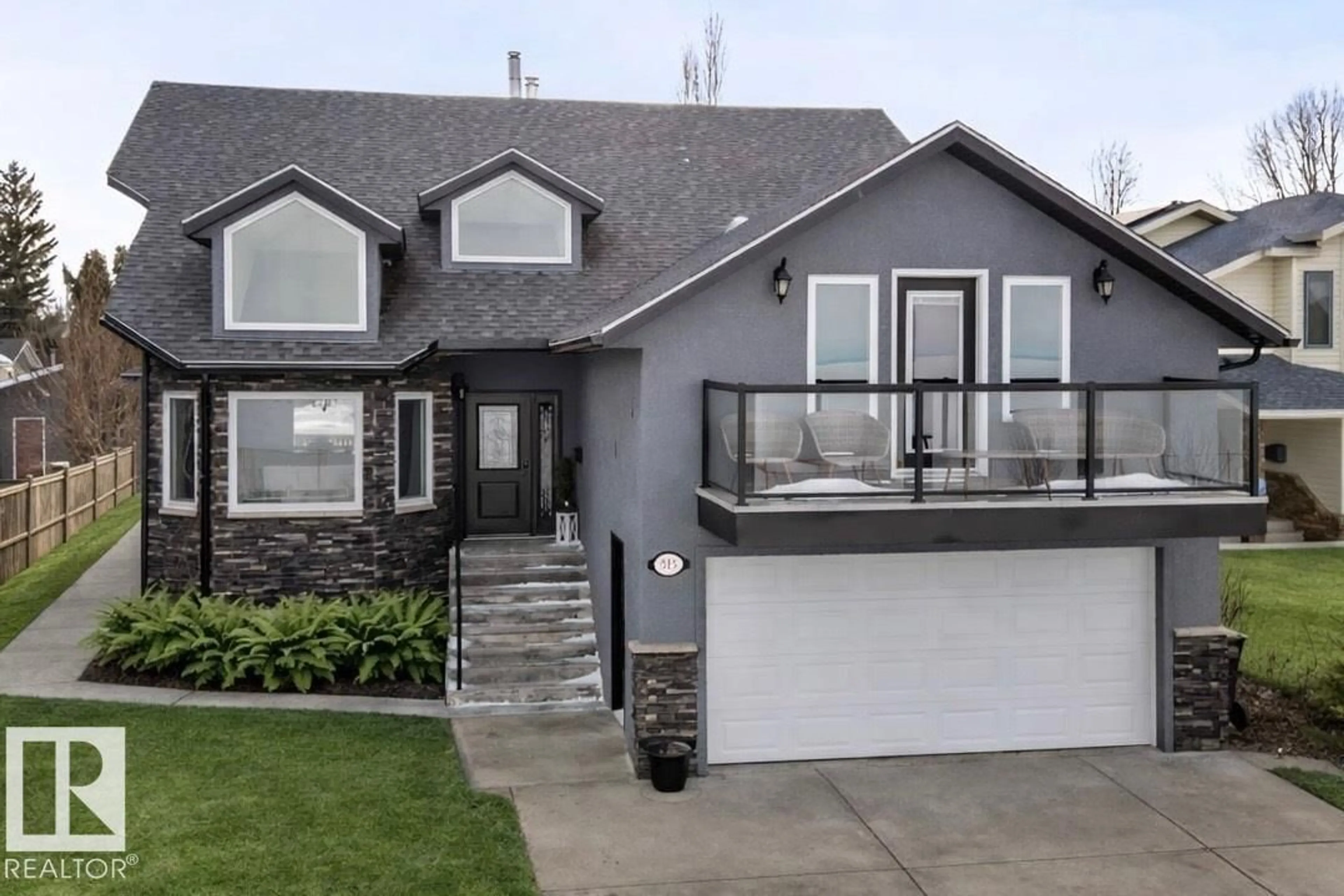 Home with vinyl exterior material, street for 515 LAKESHORE DR, Cold Lake Alberta T9M1A2