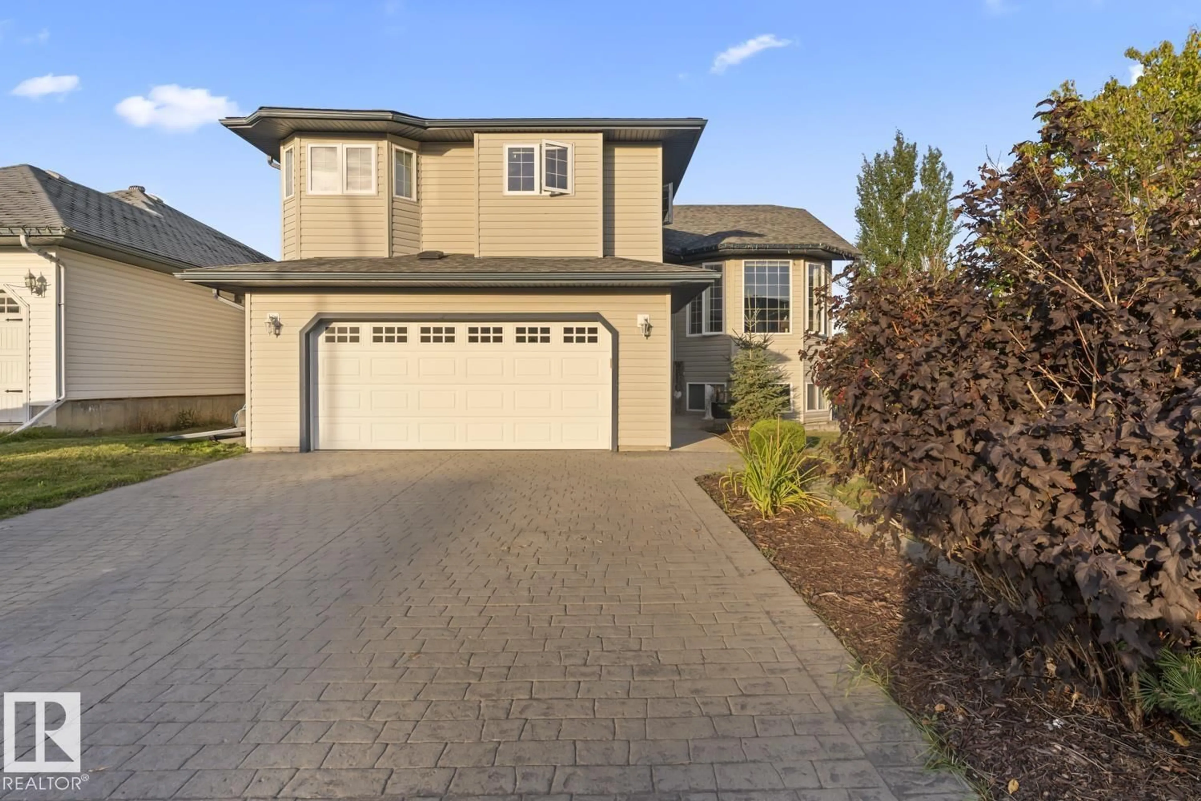 Home with vinyl exterior material, street for 802 26 ST, Cold Lake Alberta T9M1X8