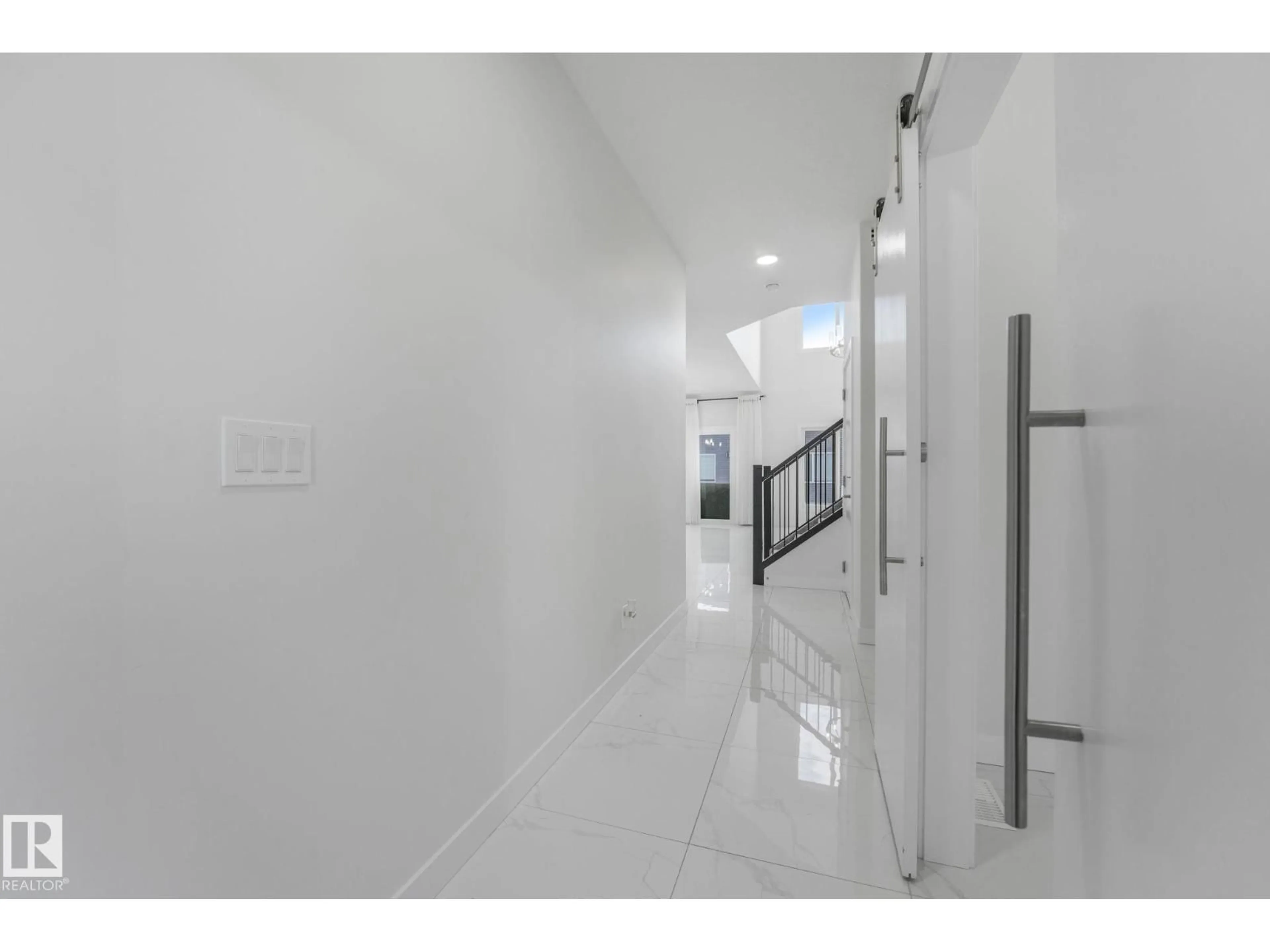 Indoor foyer for 5741 KOOTOOK WY, Edmonton Alberta T6W4V9