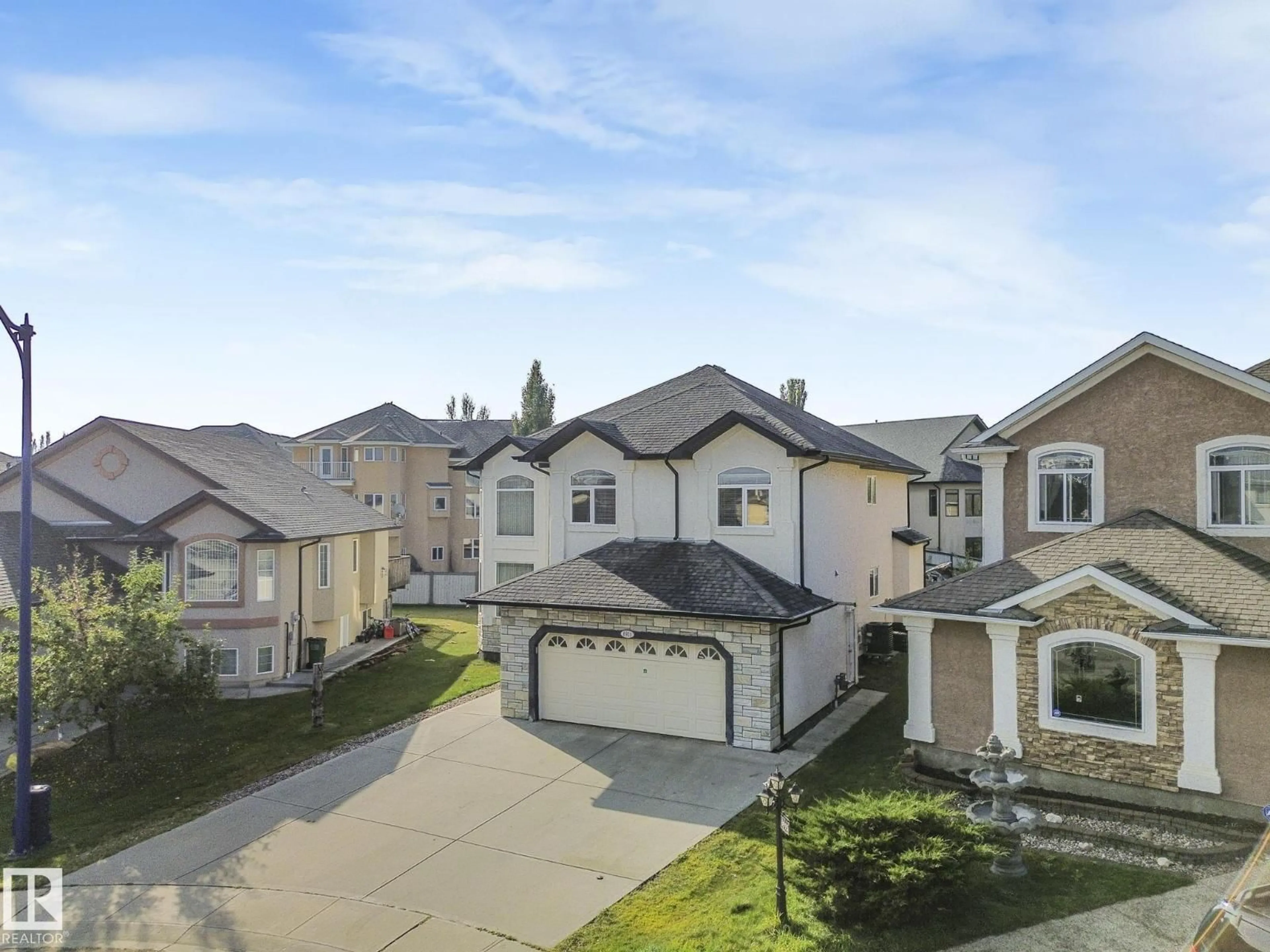 A pic from outside/outdoor area/front of a property/back of a property/a pic from drone, street for 6911 17 AV, Edmonton Alberta T6X0C9
