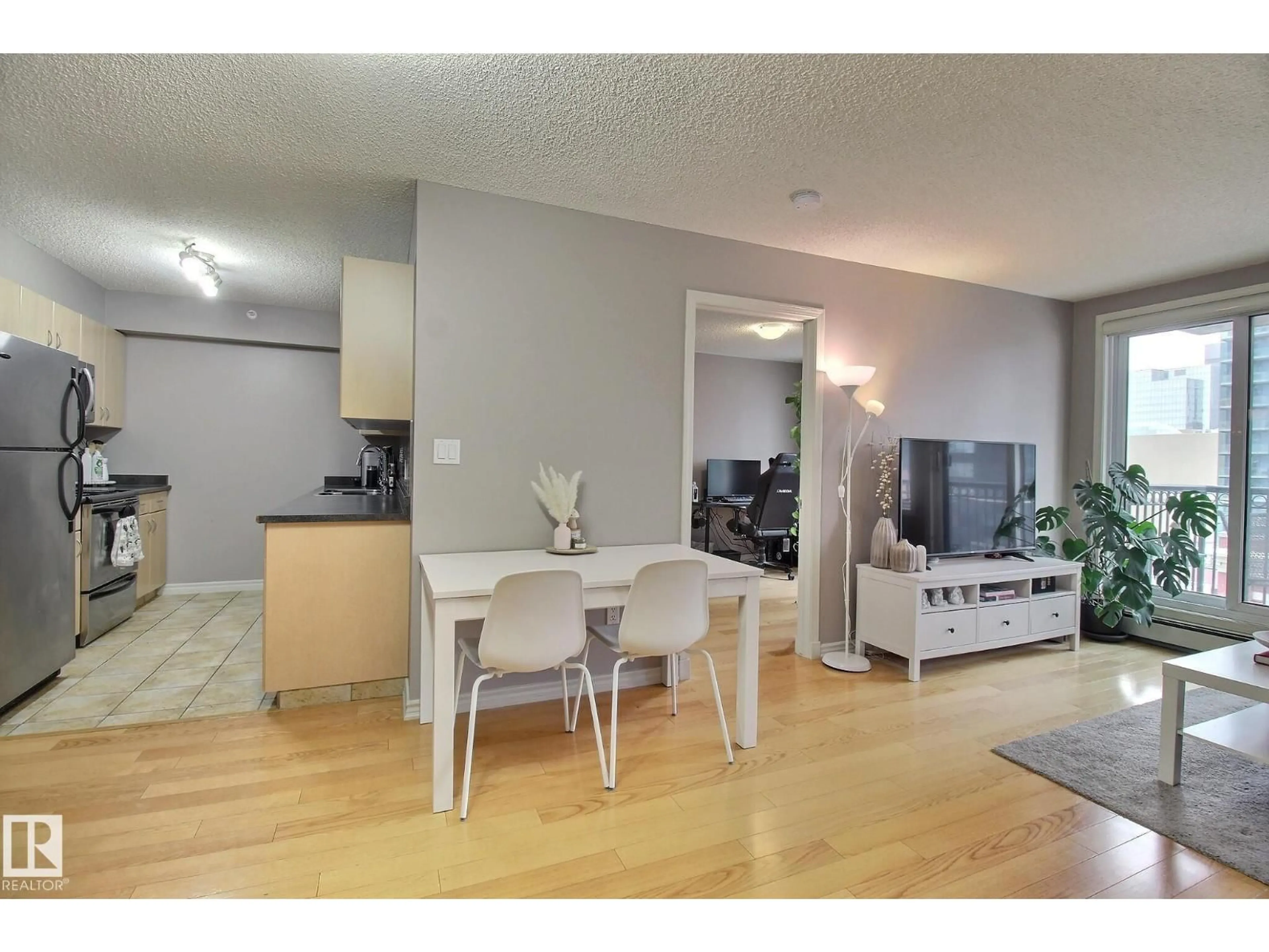 A pic of a room for #803 - 10180 104 ST NW, Edmonton Alberta T5J1A7