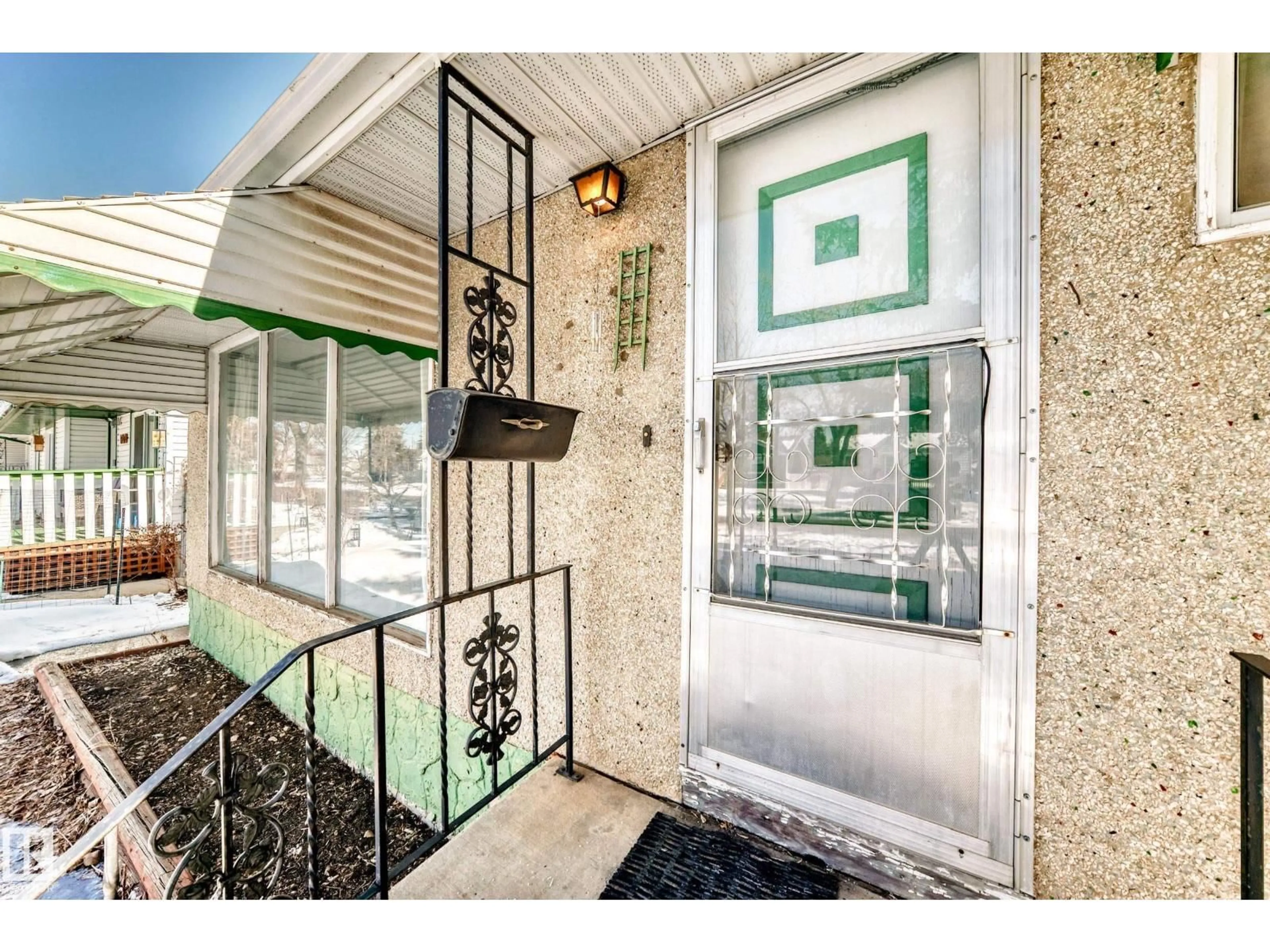 Indoor entryway for NW - 12237 135 ST, Edmonton Alberta T5L1W9