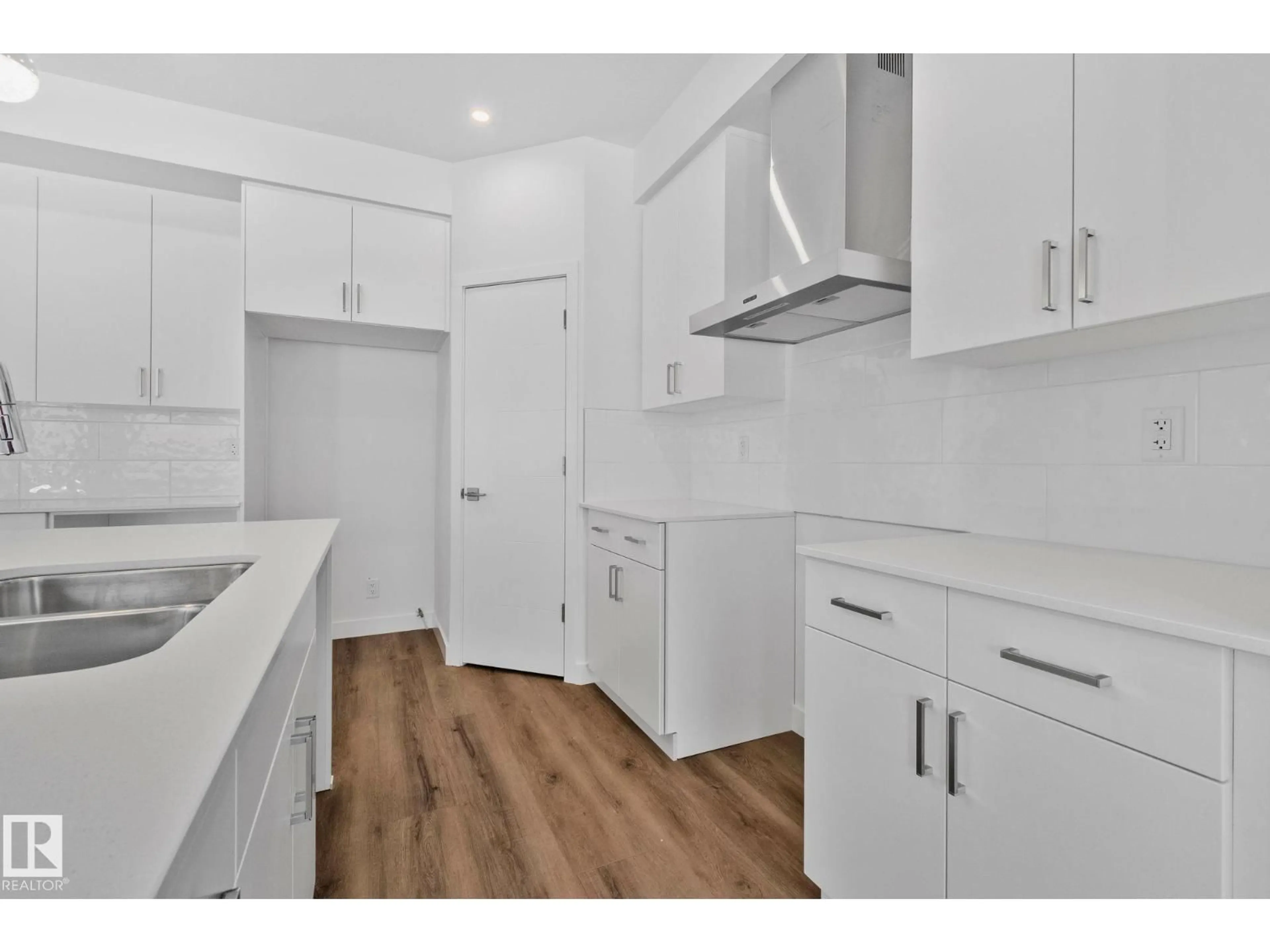 Standard kitchen, unknown for 128 ROYAL STREET, St. Albert Alberta T8N8C9