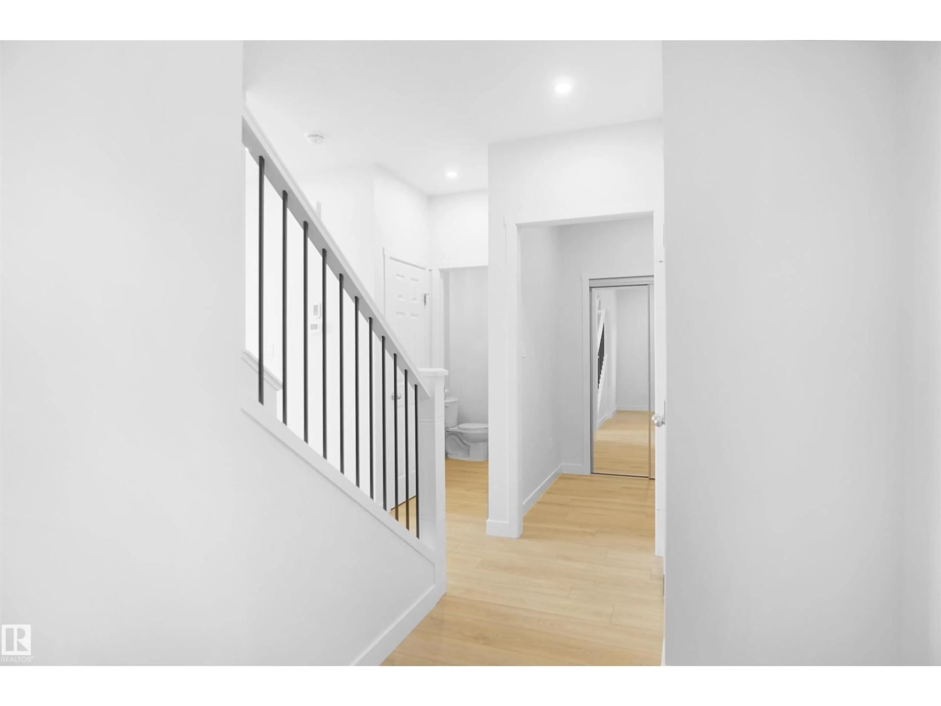 Indoor foyer for 18967 28 AV, Edmonton Alberta T6M3C4