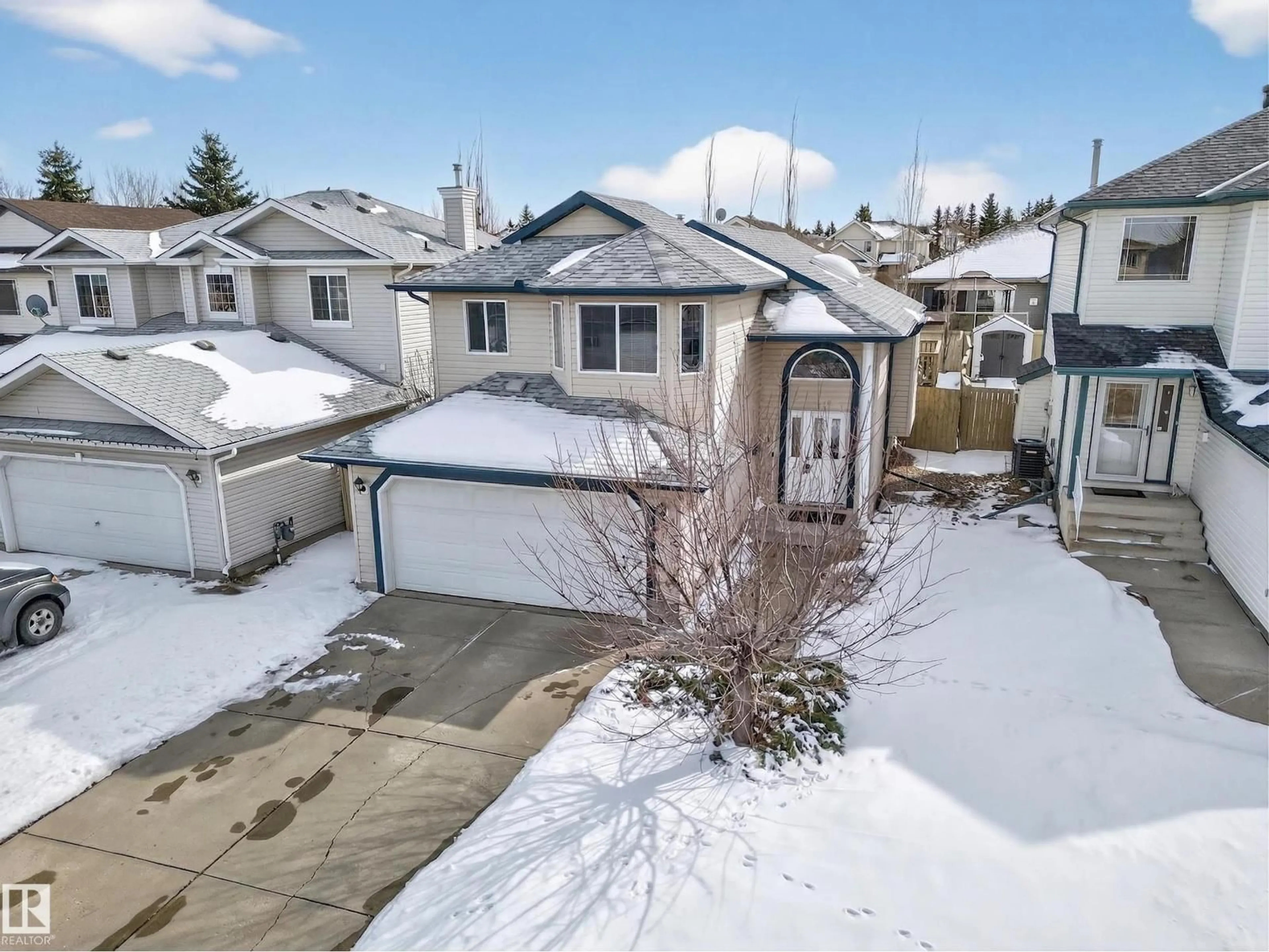 A pic from outside/outdoor area/front of a property/back of a property/a pic from drone, street for 105 FOXBORO TC, Sherwood Park Alberta T8A6C8