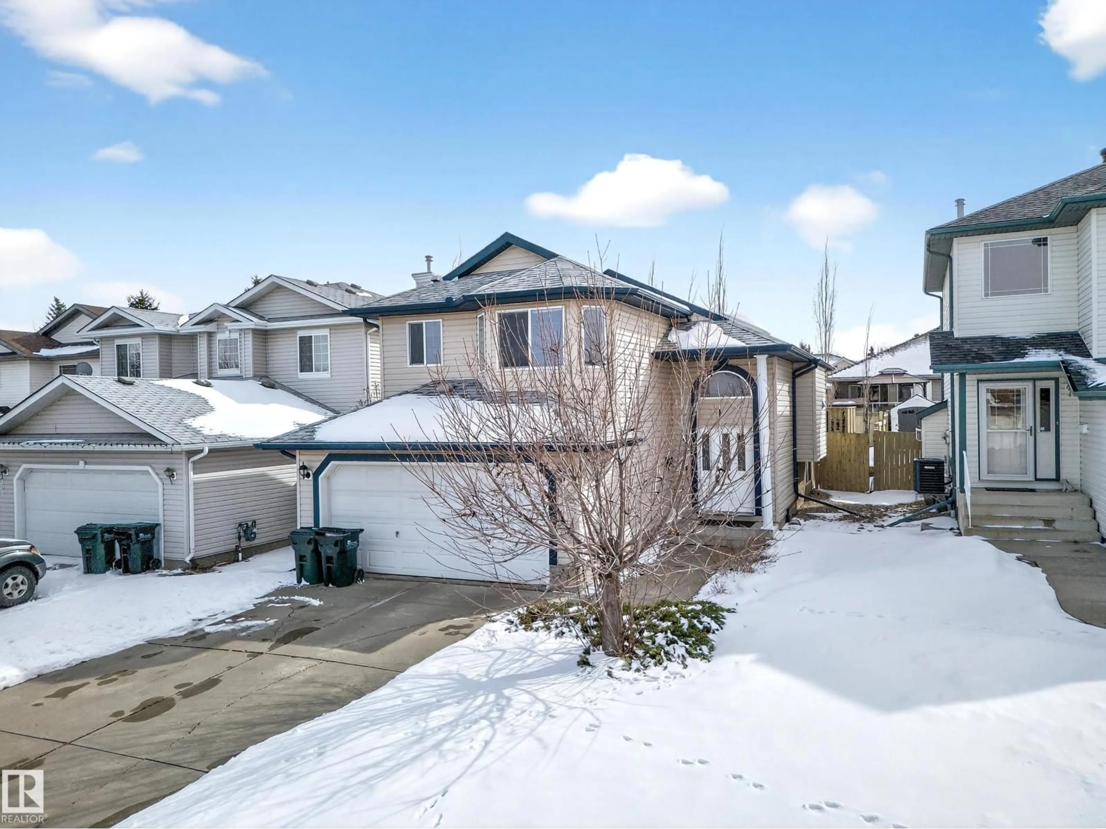 A pic from outside/outdoor area/front of a property/back of a property/a pic from drone, street for 105 FOXBORO TC, Sherwood Park Alberta T8A6C8