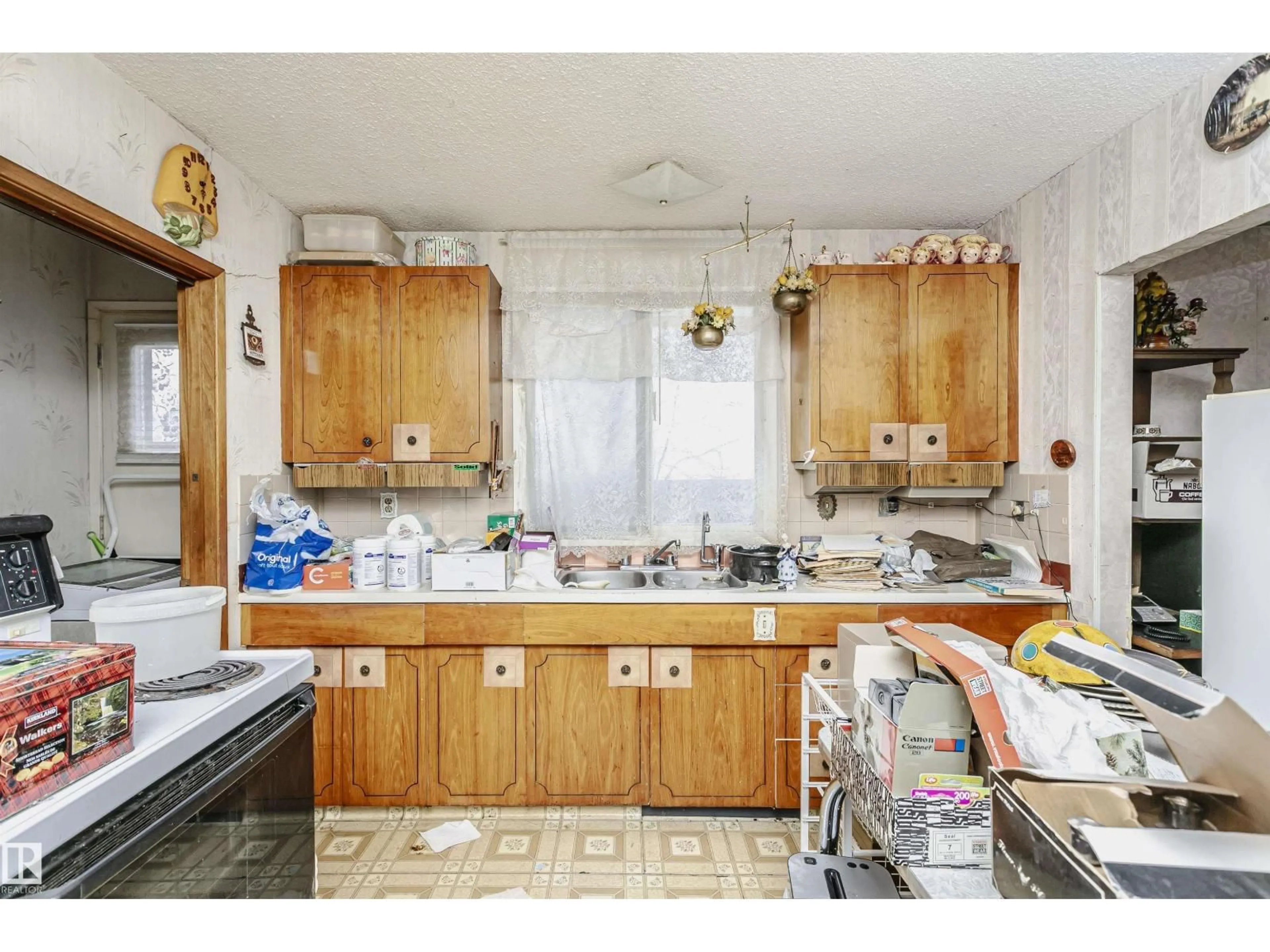 Standard kitchen, unknown for NW - 13512 71 ST, Edmonton Alberta T5C0N2