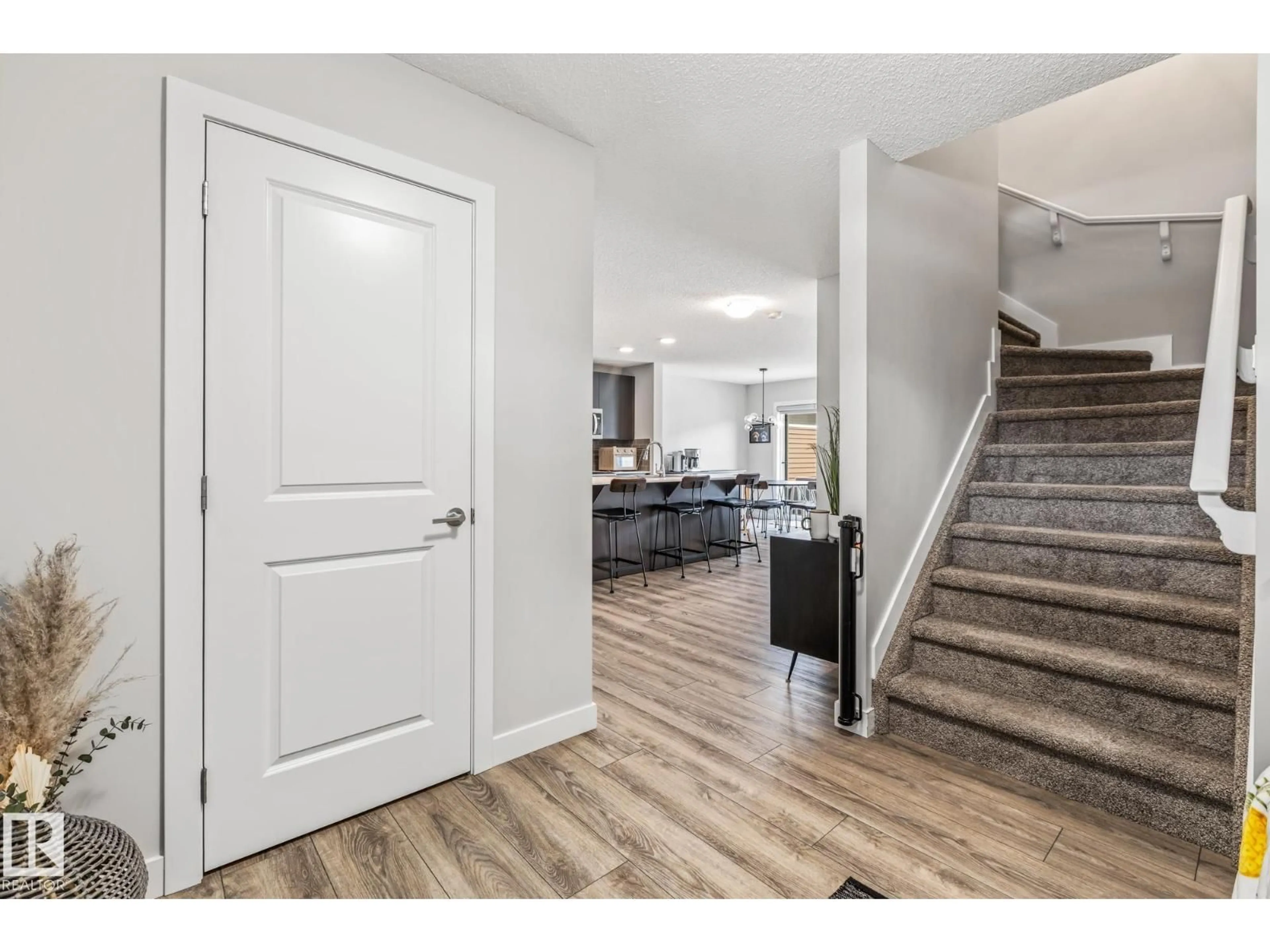 Indoor entryway for 856 EBBERS CR, Edmonton Alberta T5Y3V2