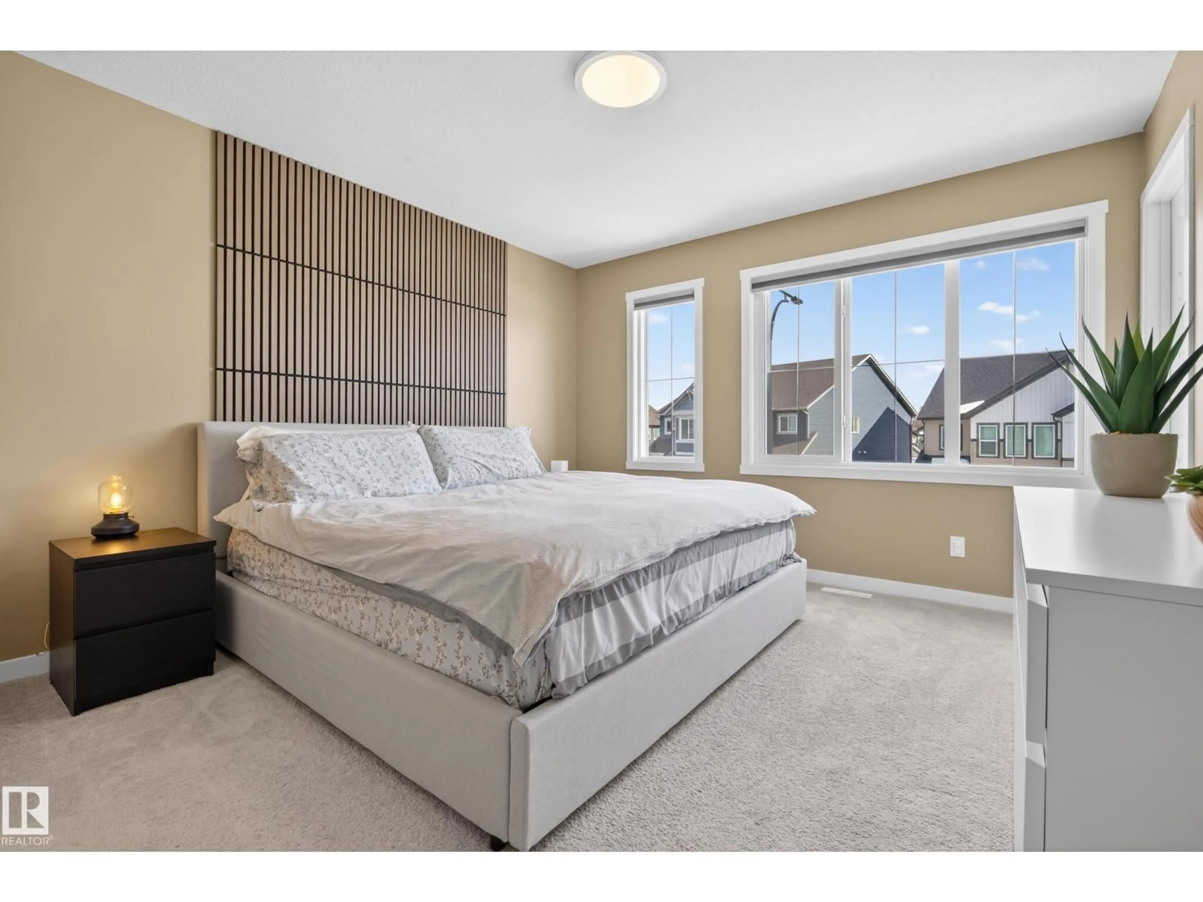 Bedroom with bed, carpet floor for 3670 ERLANGER RD, Edmonton Alberta T6M1J6
