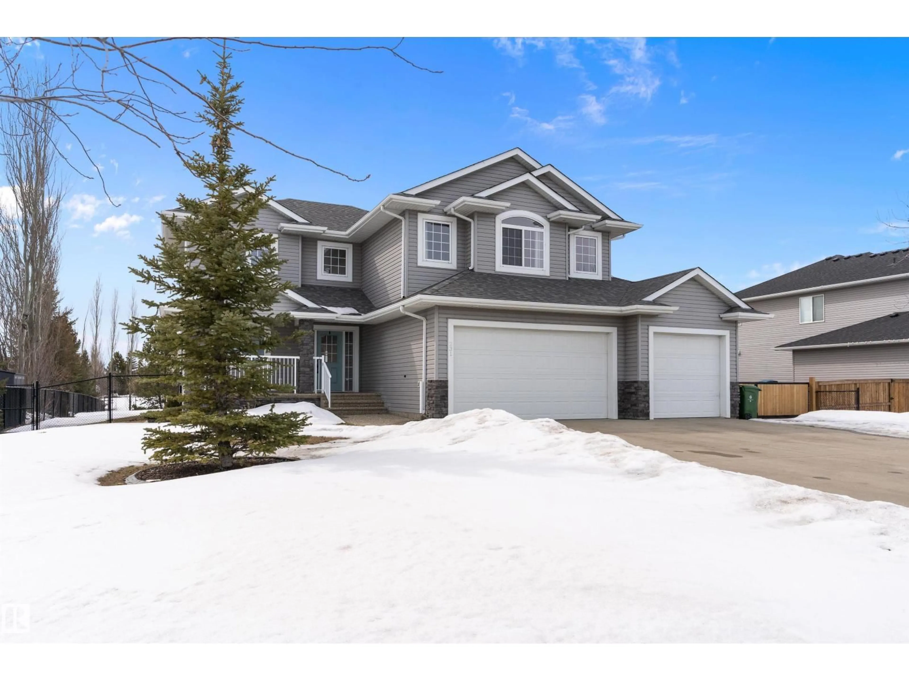 Home with vinyl exterior material, street for 231 GREENFIELD WY, Fort Saskatchewan Alberta T8L0B3