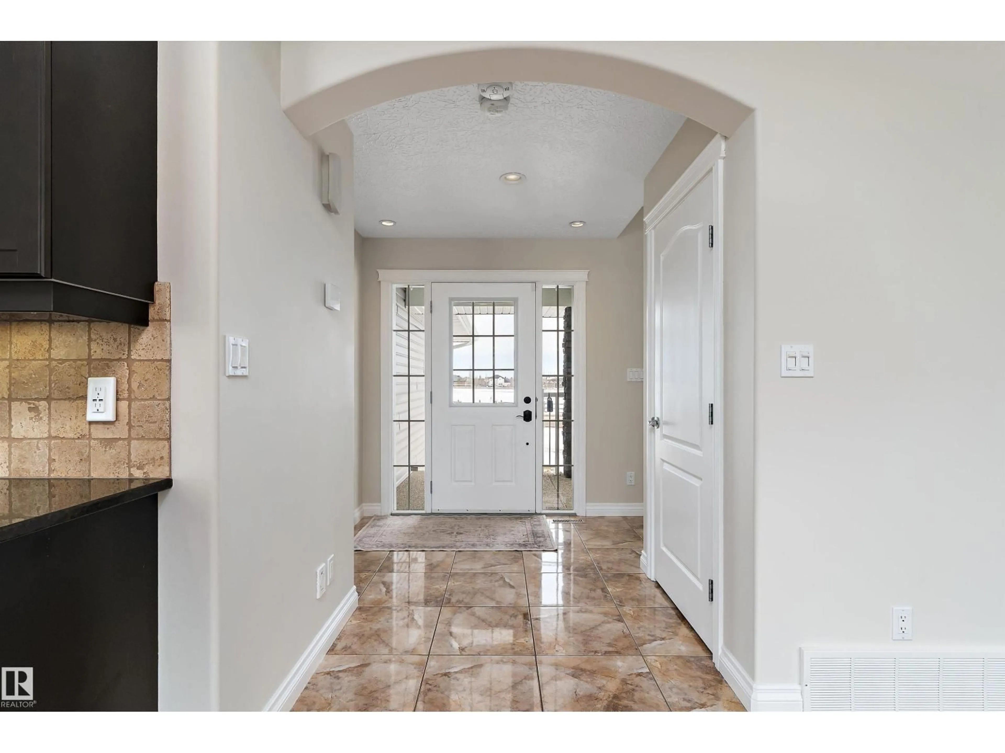 Indoor entryway for 231 GREENFIELD WY, Fort Saskatchewan Alberta T8L0B3