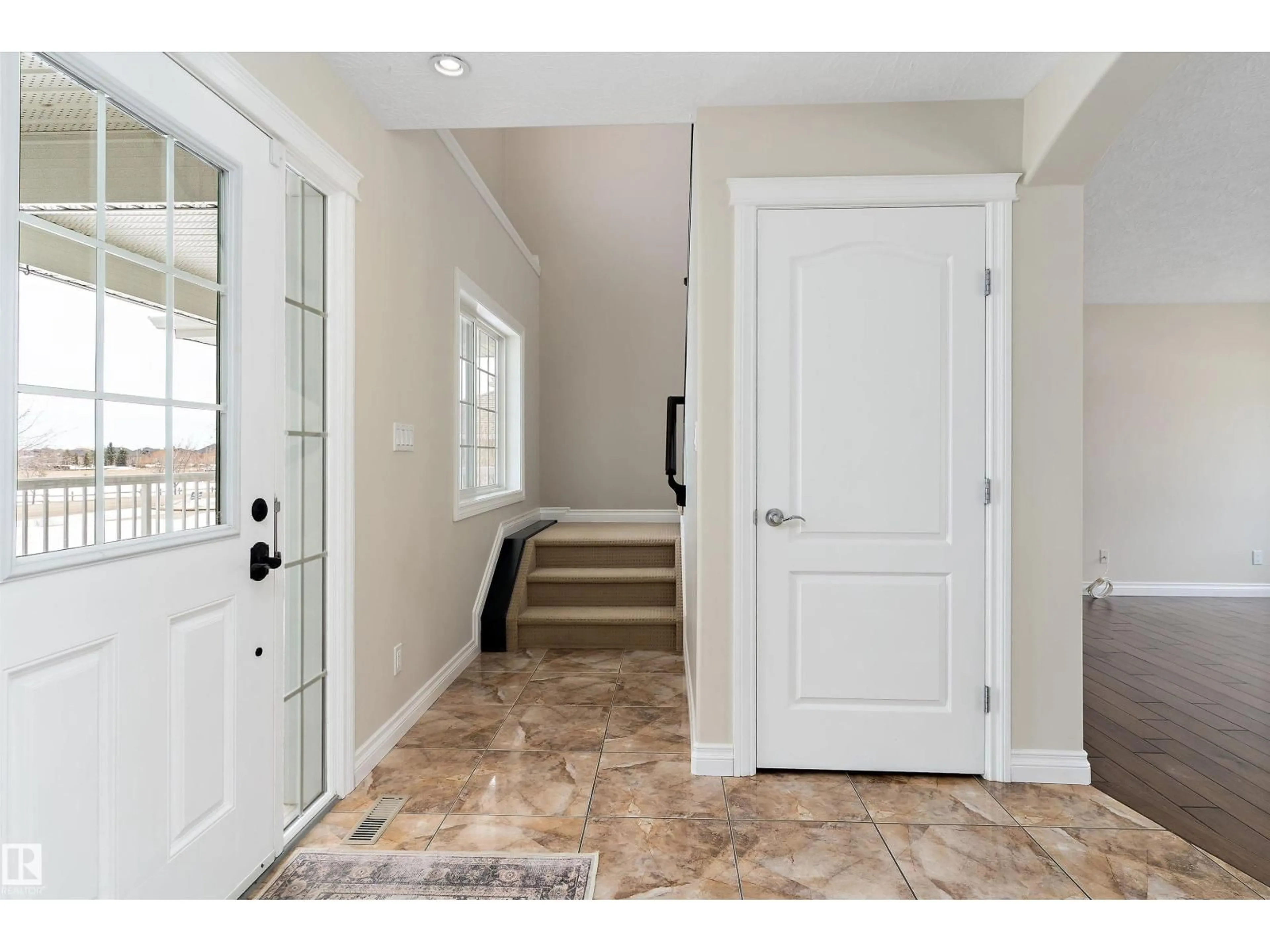 Indoor entryway for 231 GREENFIELD WY, Fort Saskatchewan Alberta T8L0B3