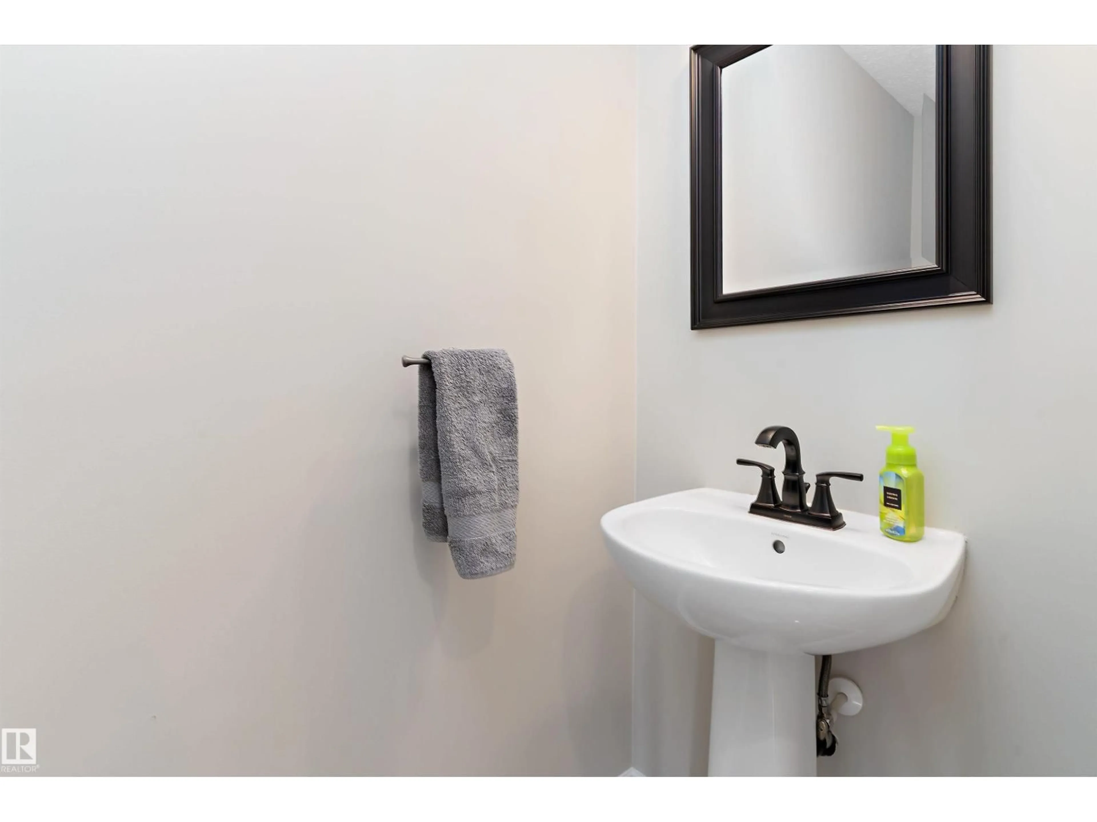 Standard bathroom, unknown for 231 GREENFIELD WY, Fort Saskatchewan Alberta T8L0B3