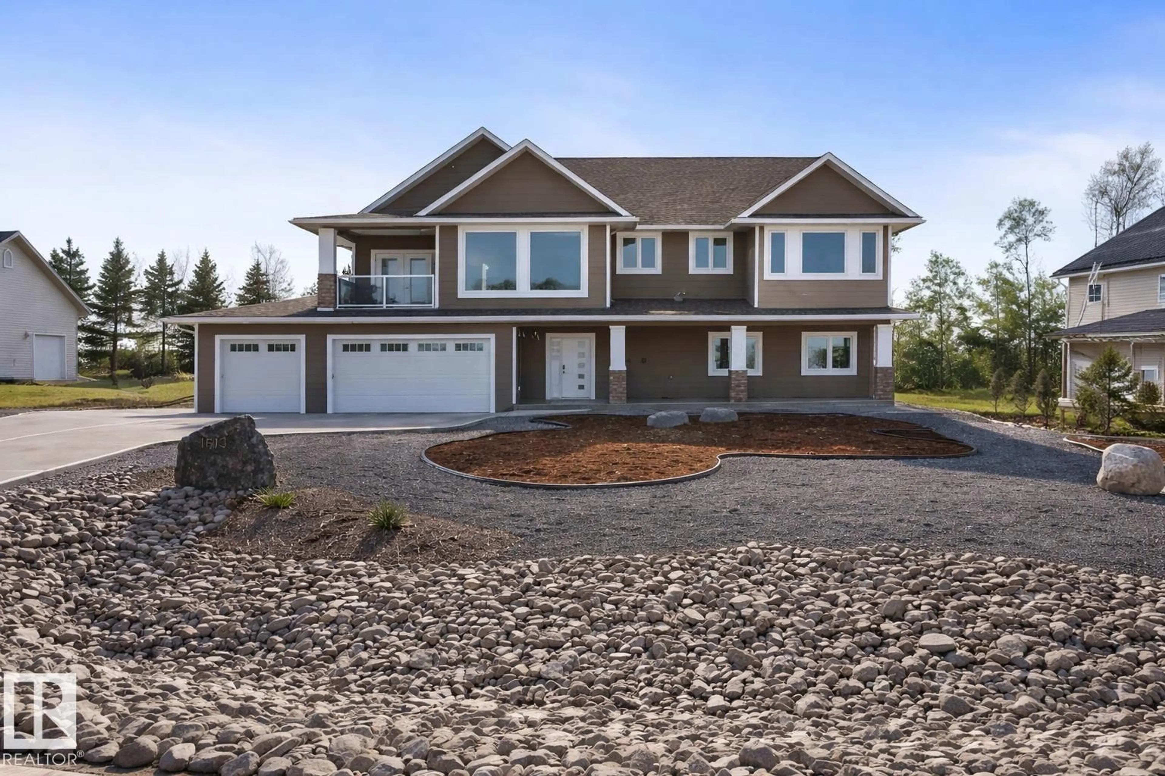 Home with vinyl exterior material, street for 1513 HORSESHOE BAY ES, Cold Lake Alberta T9M1G8