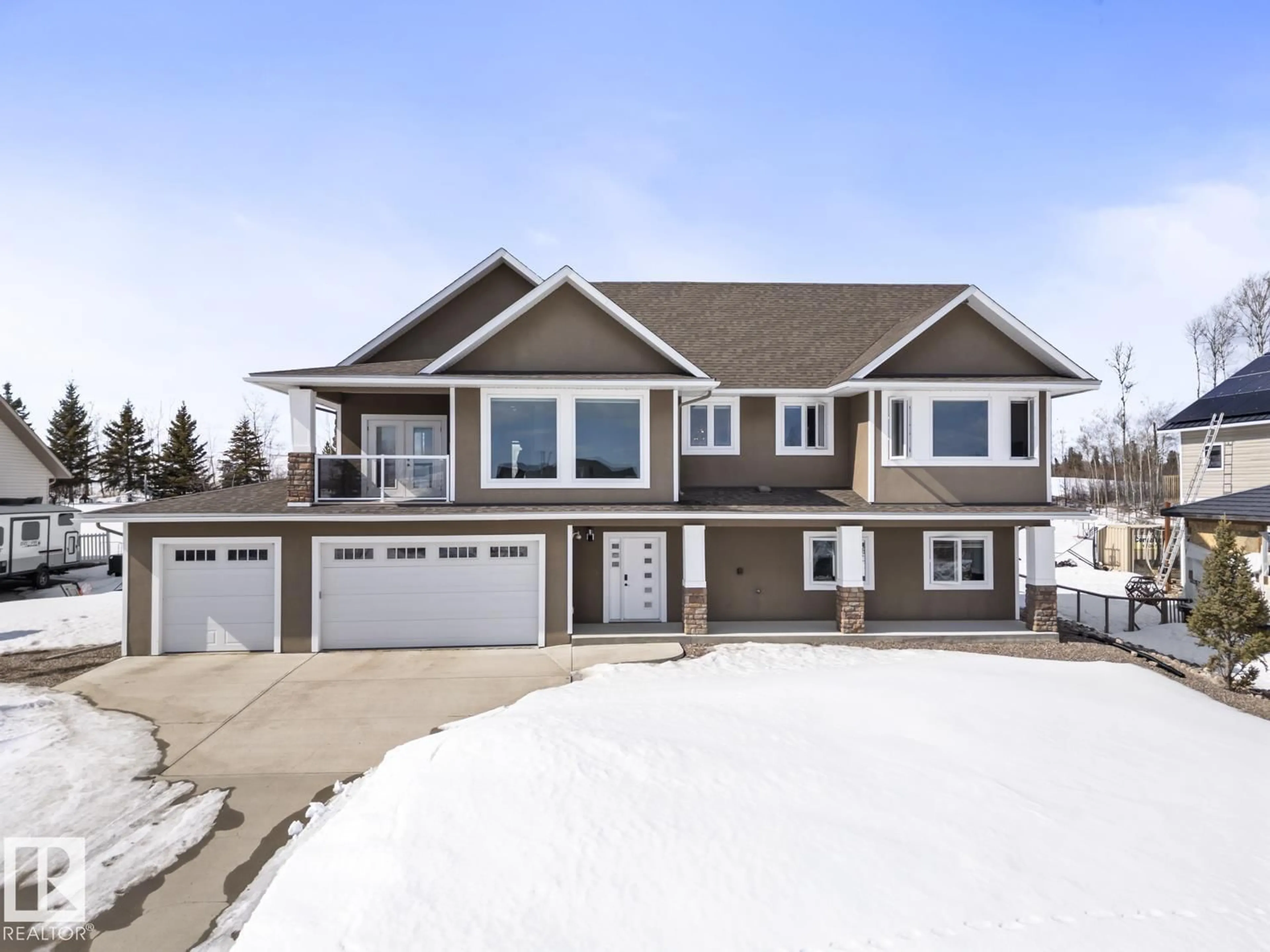 Home with vinyl exterior material, street for 1513 HORSESHOE BAY ES, Cold Lake Alberta T9M1G8