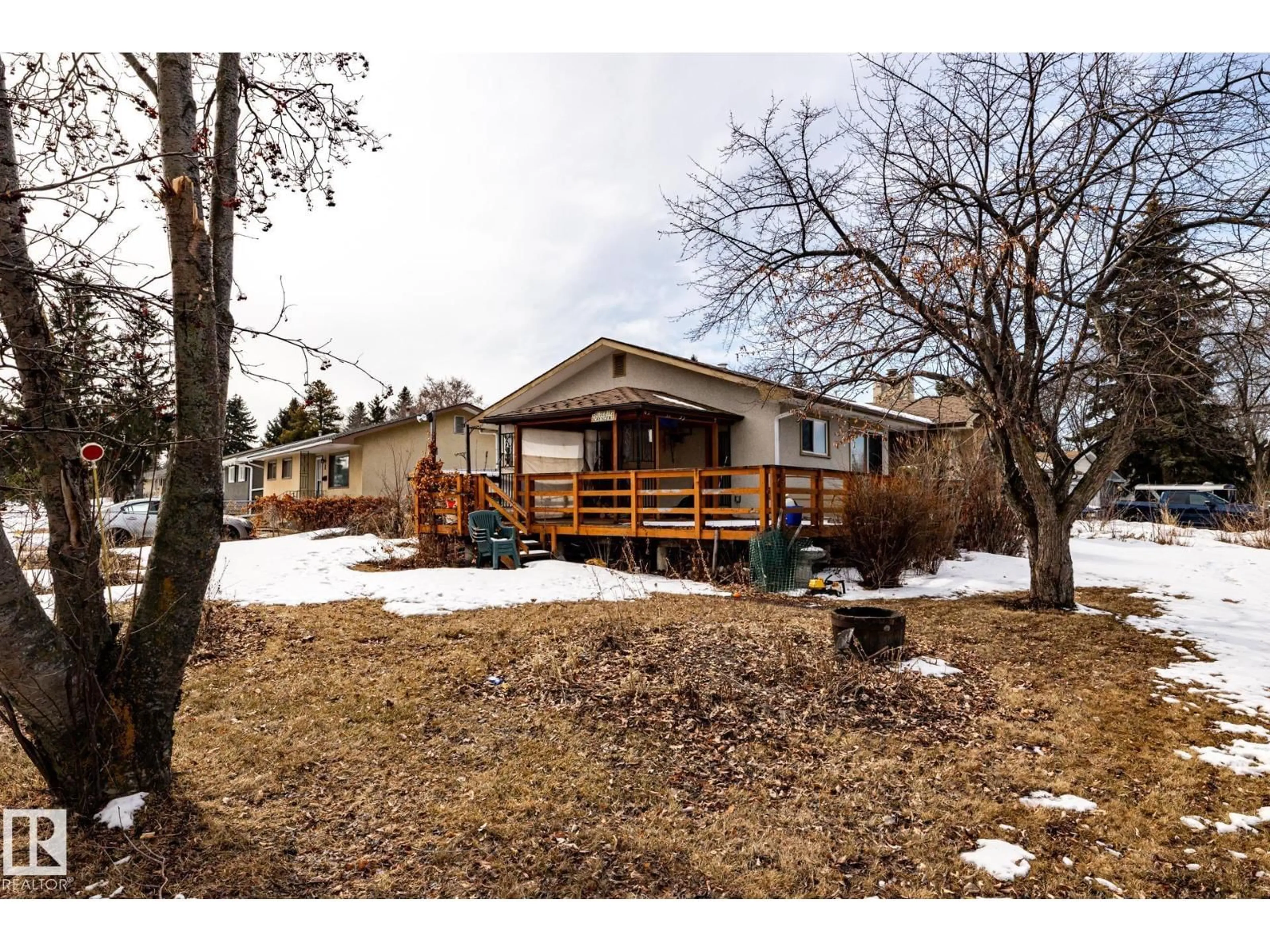 A pic from outside/outdoor area/front of a property/back of a property/a pic from drone, unknown for 2 BLUEBIRD CR, Sherwood Park Alberta T8A0E7