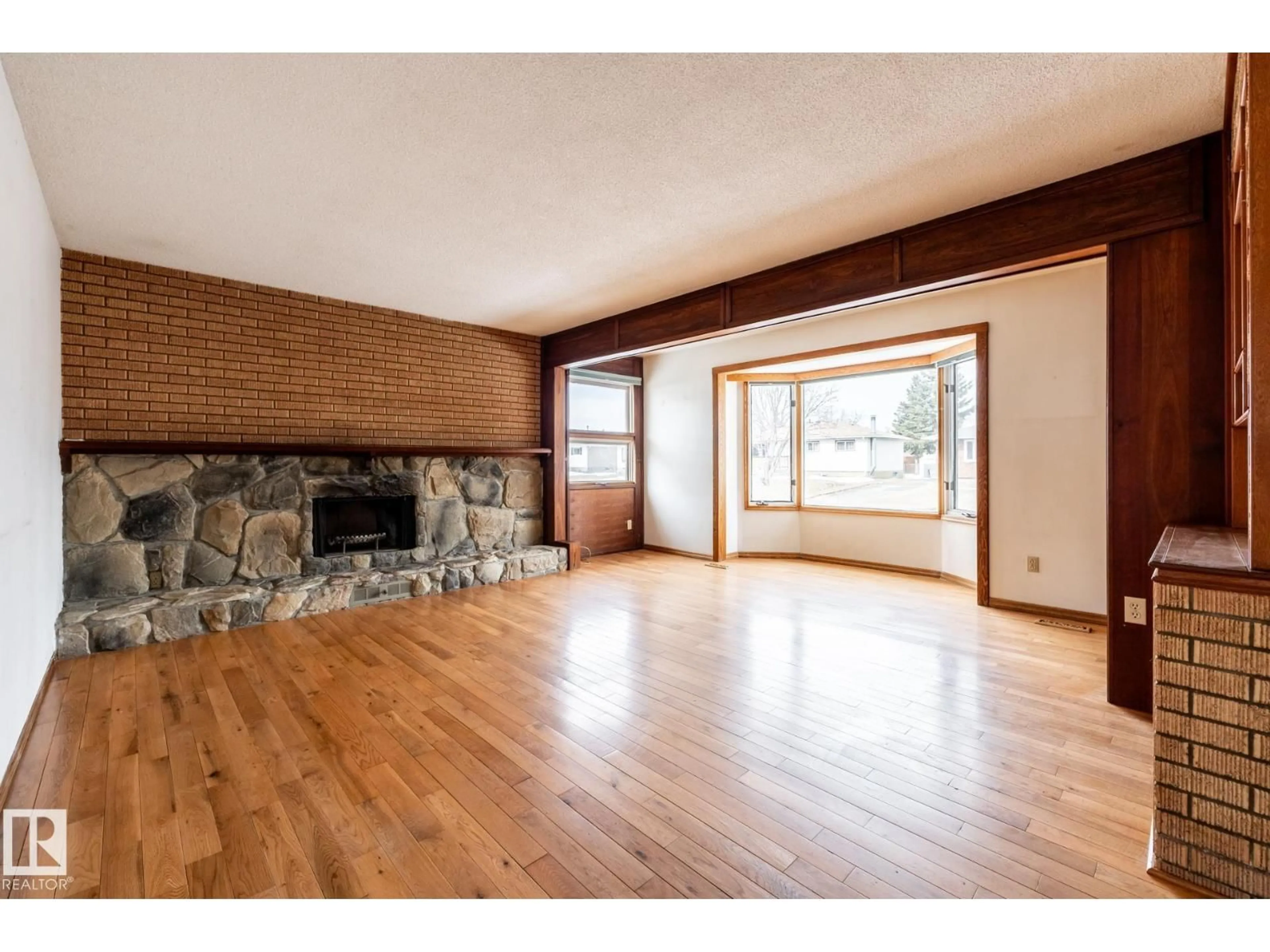 Unknown for 2 BLUEBIRD CR, Sherwood Park Alberta T8A0E7