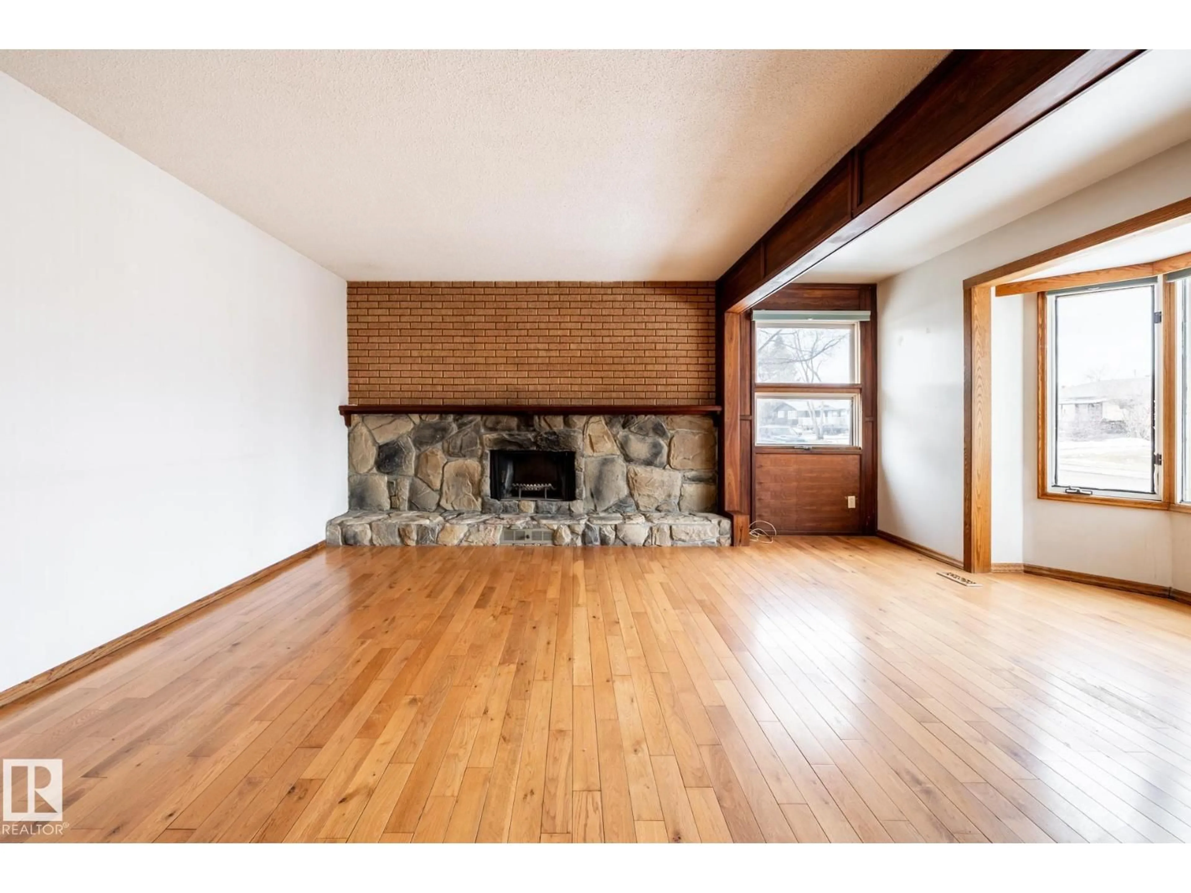 Unknown for 2 BLUEBIRD CR, Sherwood Park Alberta T8A0E7