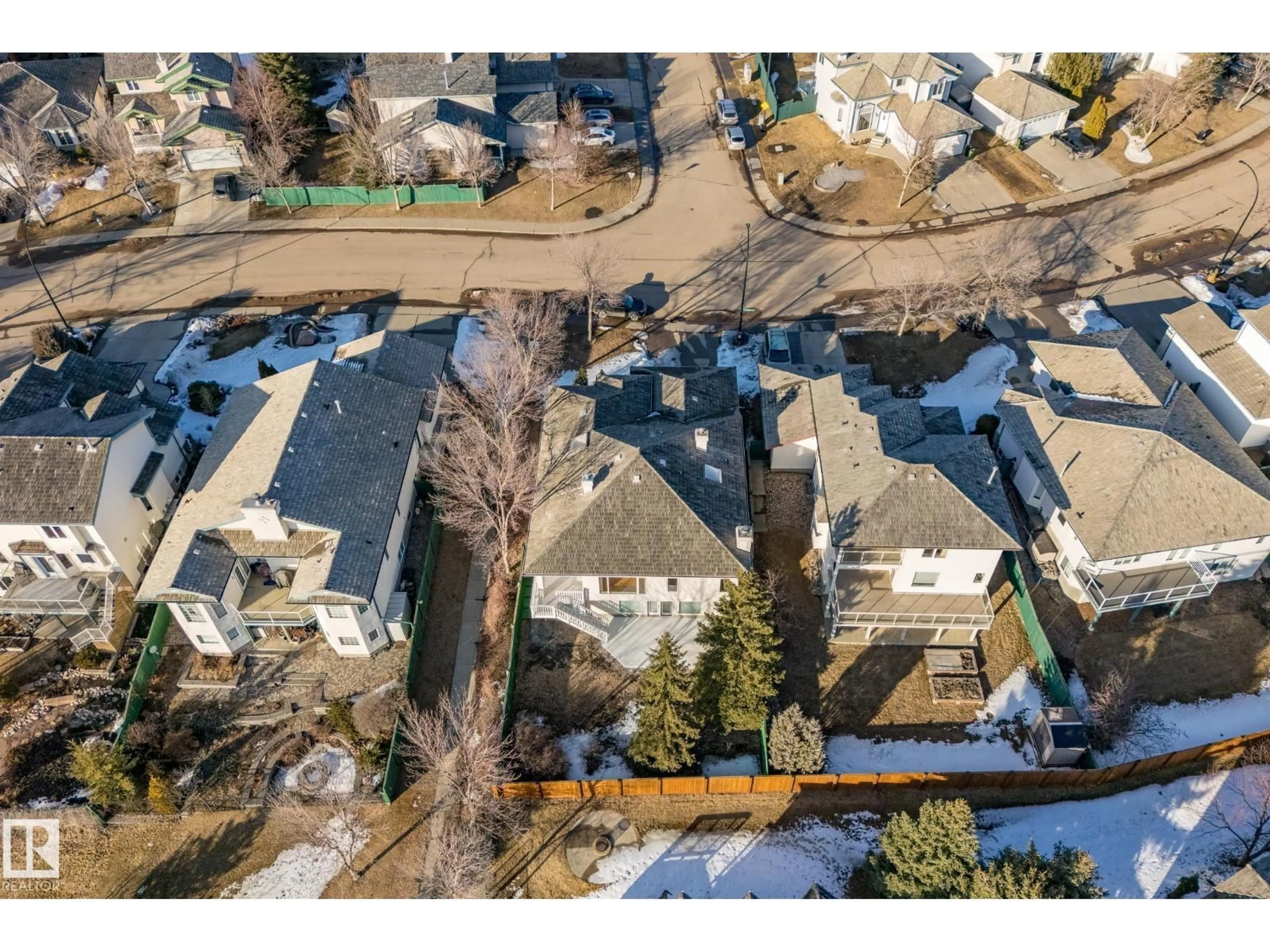 A pic from outside/outdoor area/front of a property/back of a property/a pic from drone, street for 189 BLACKBURN DR, Edmonton Alberta T6W1C3