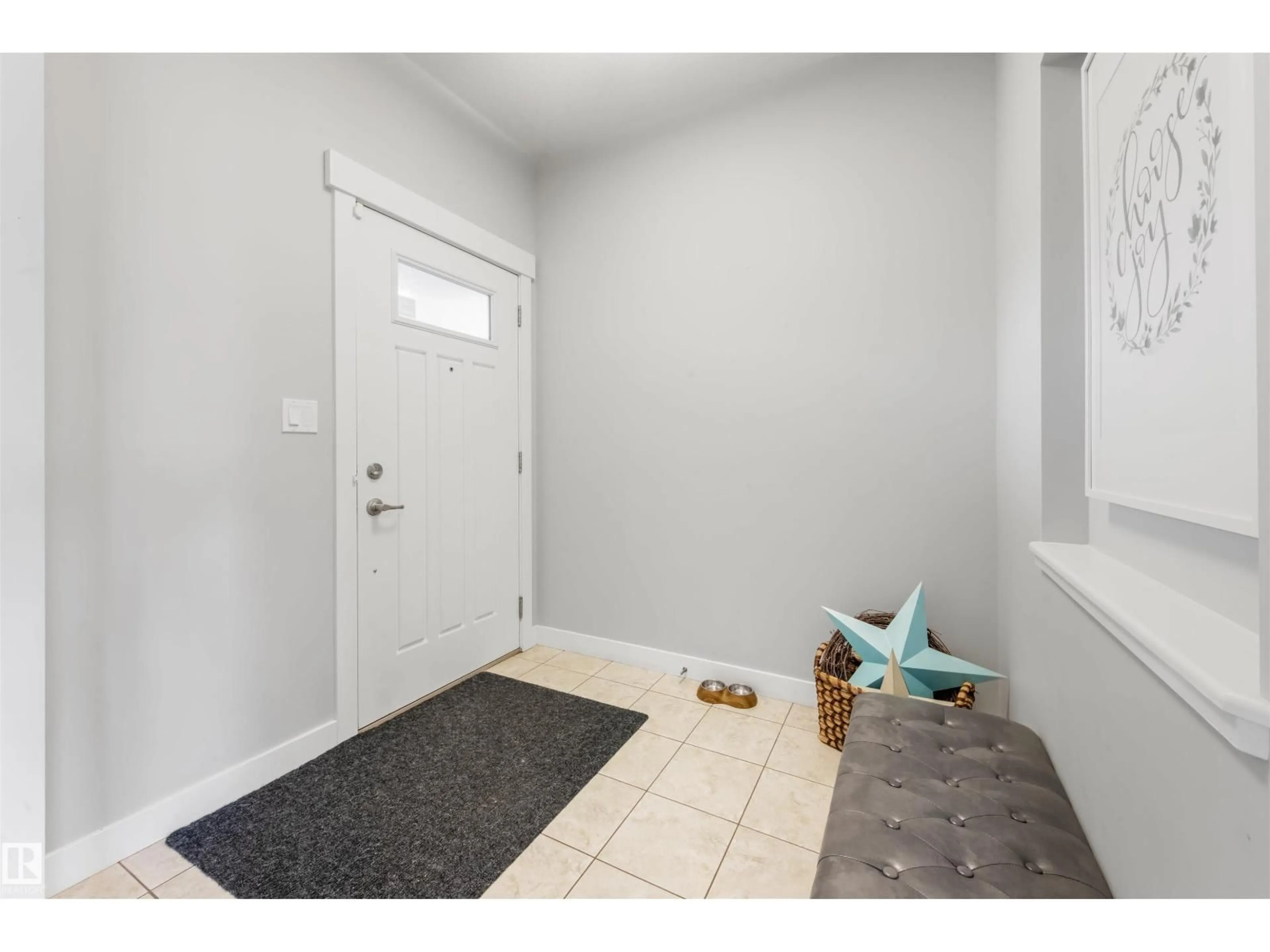 Indoor entryway for SW - 607 40 ST, Edmonton Alberta T6X2G4