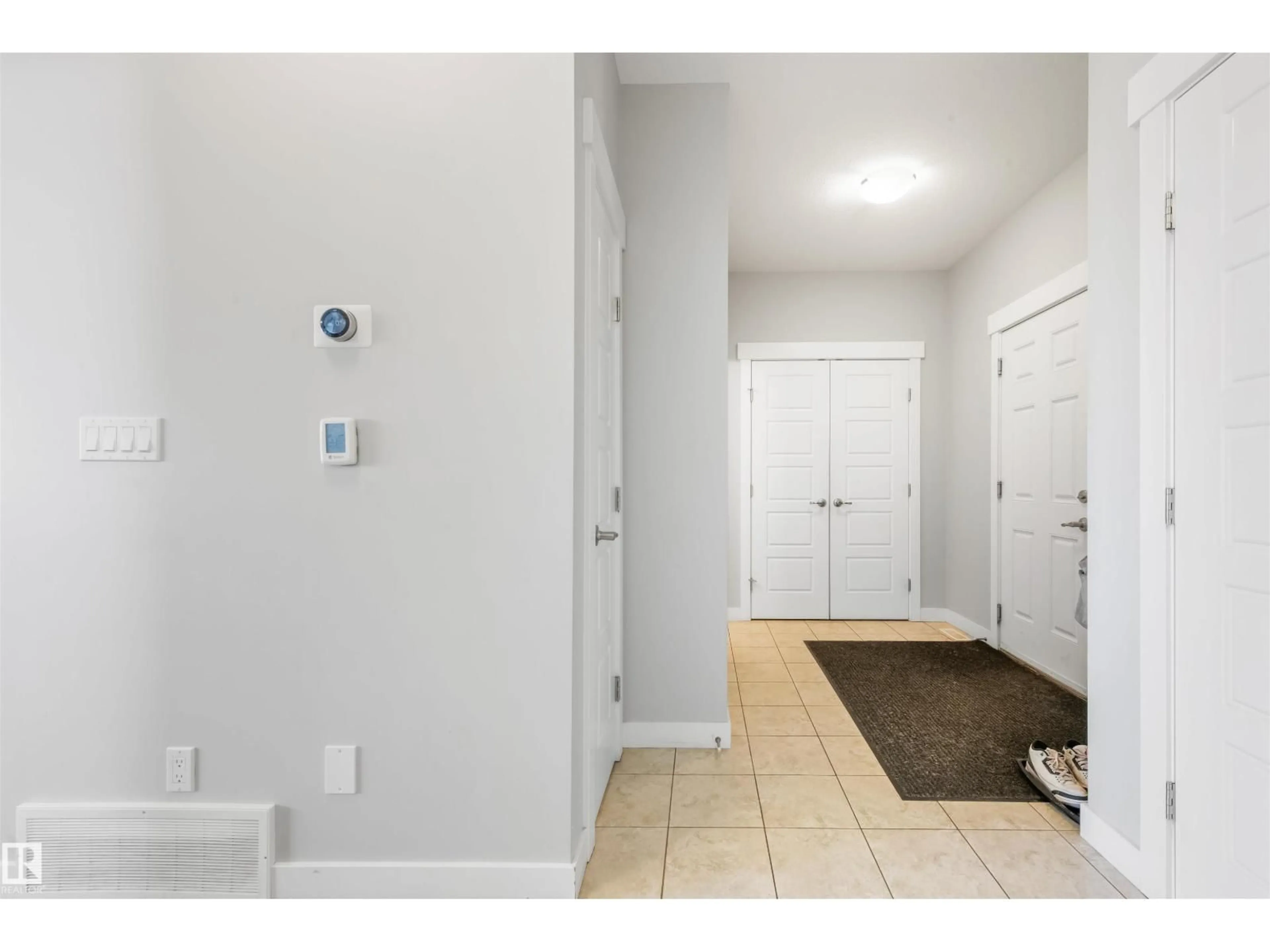 Indoor entryway for SW - 607 40 ST, Edmonton Alberta T6X2G4