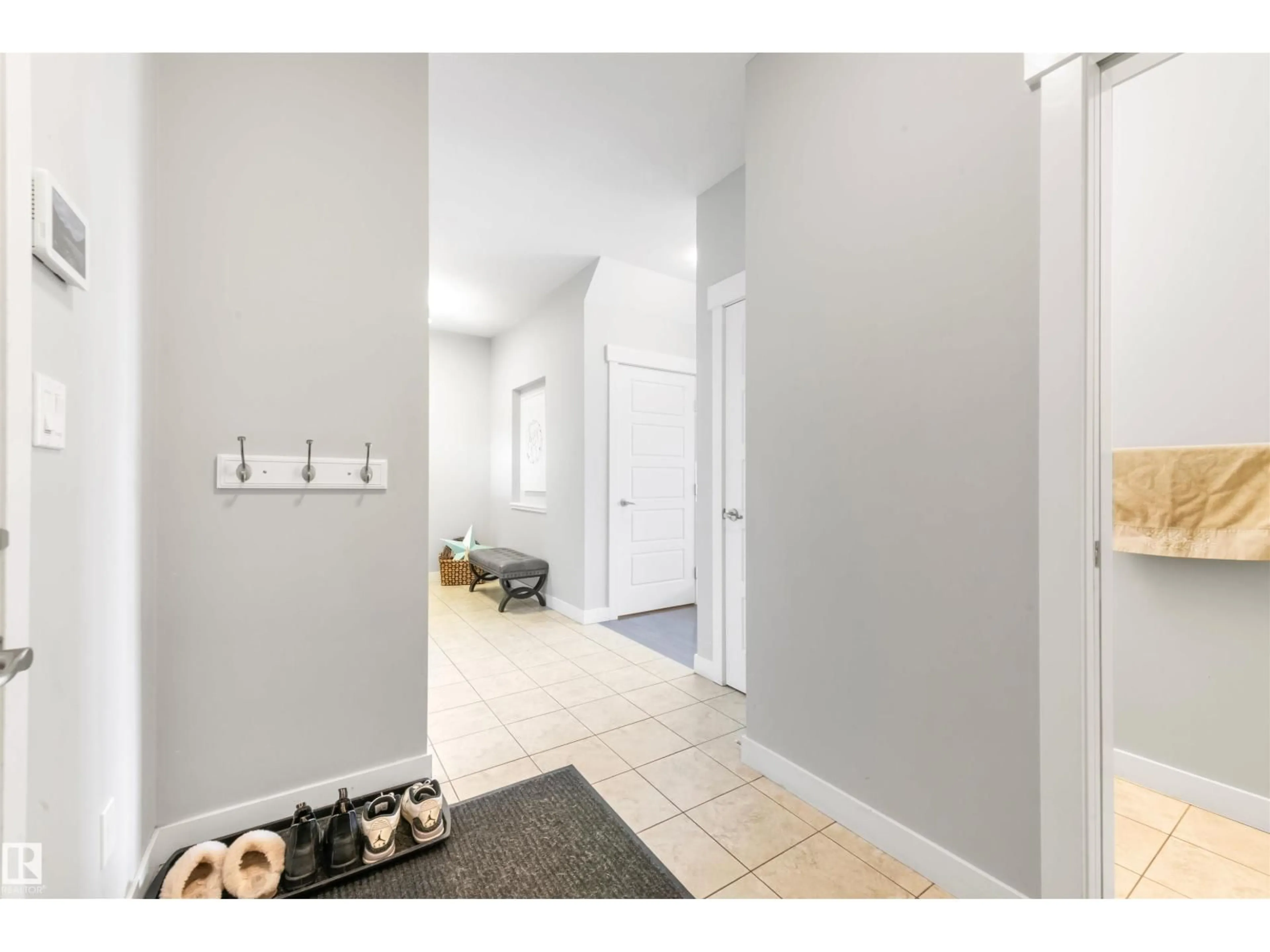 Indoor entryway for SW - 607 40 ST, Edmonton Alberta T6X2G4
