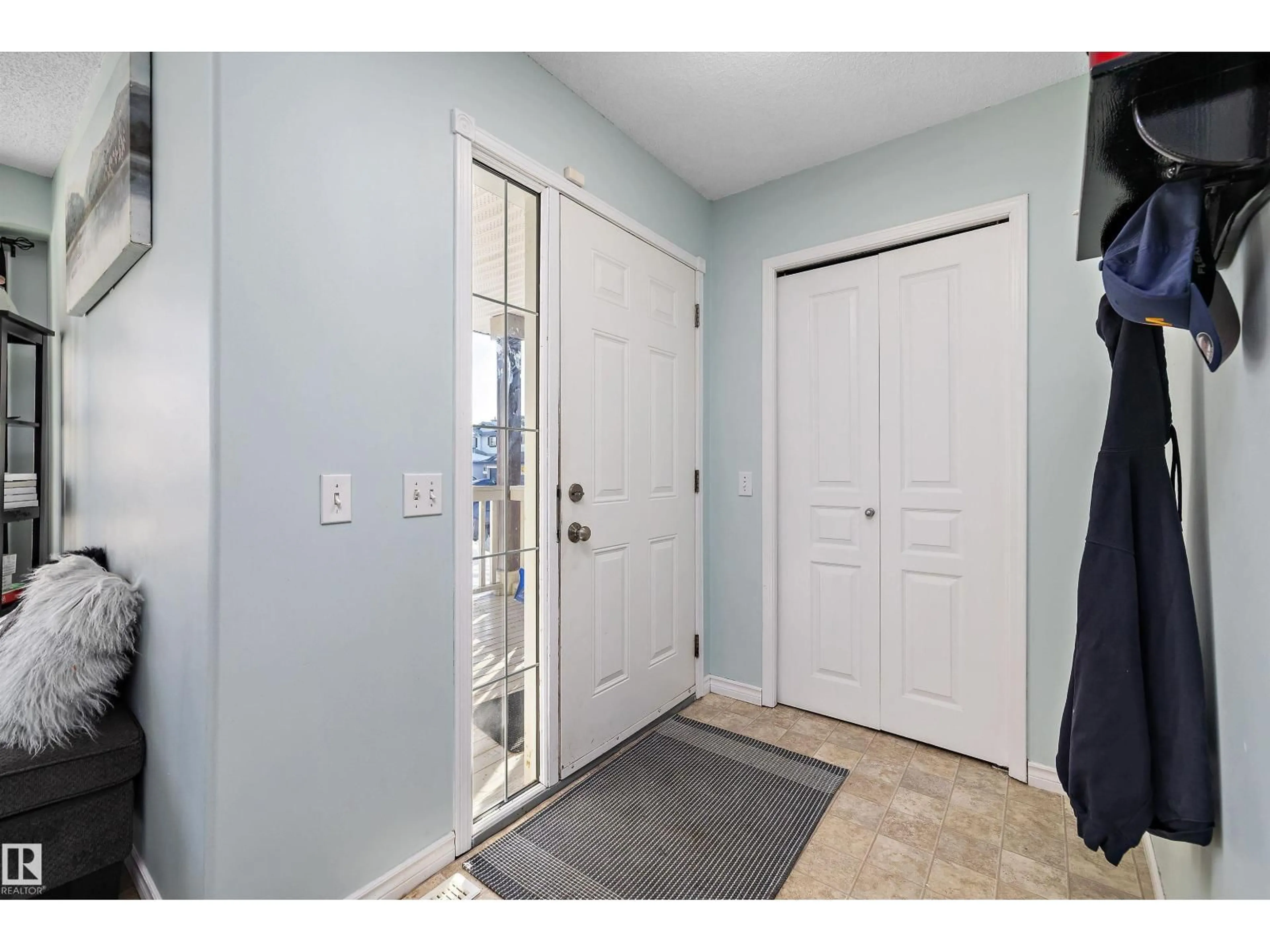 Indoor entryway for 16304 43 ST, Edmonton Alberta T5Y0H8