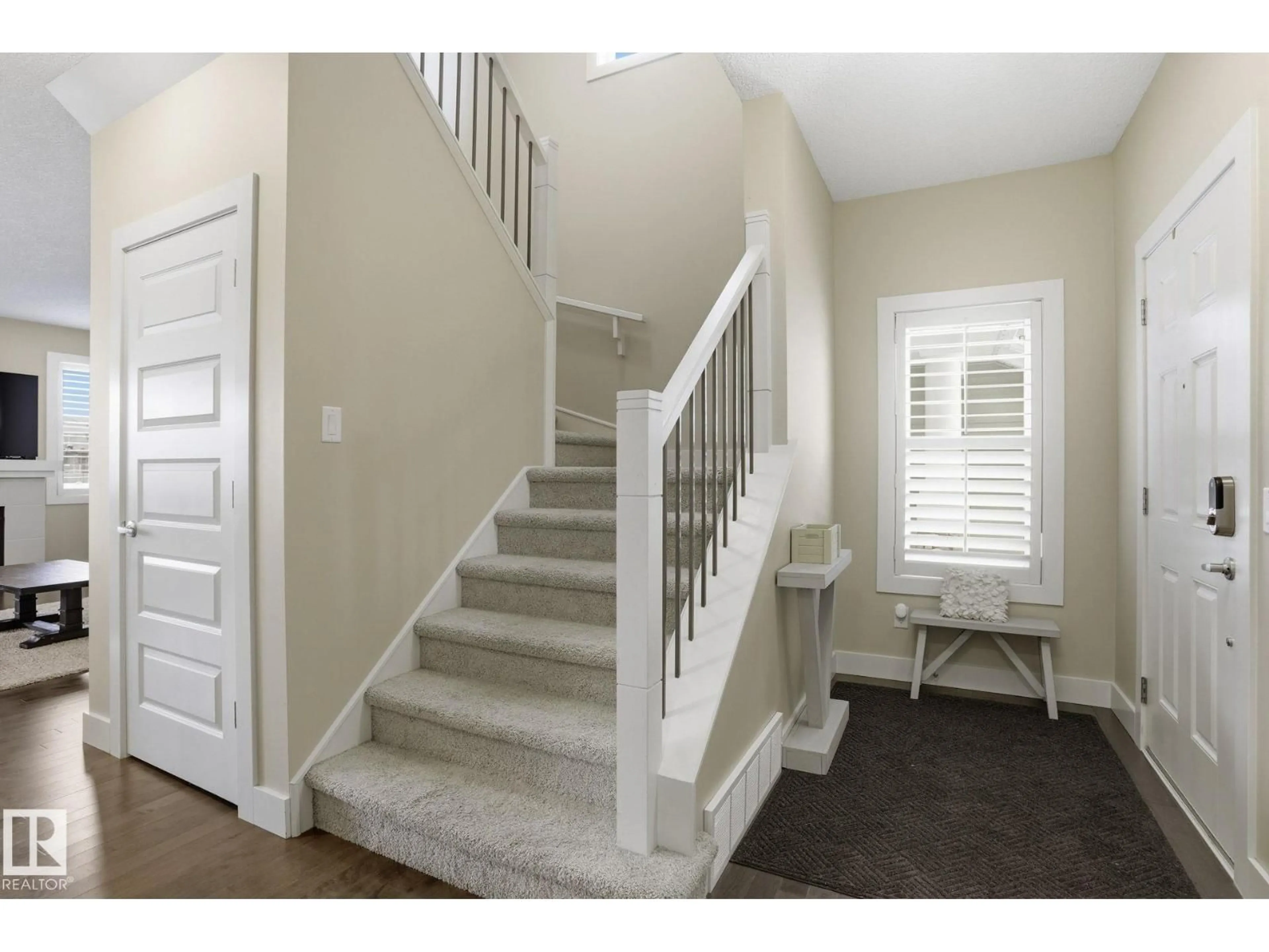 Indoor entryway for SW - 1915 77 ST, Edmonton Alberta T6X1V9