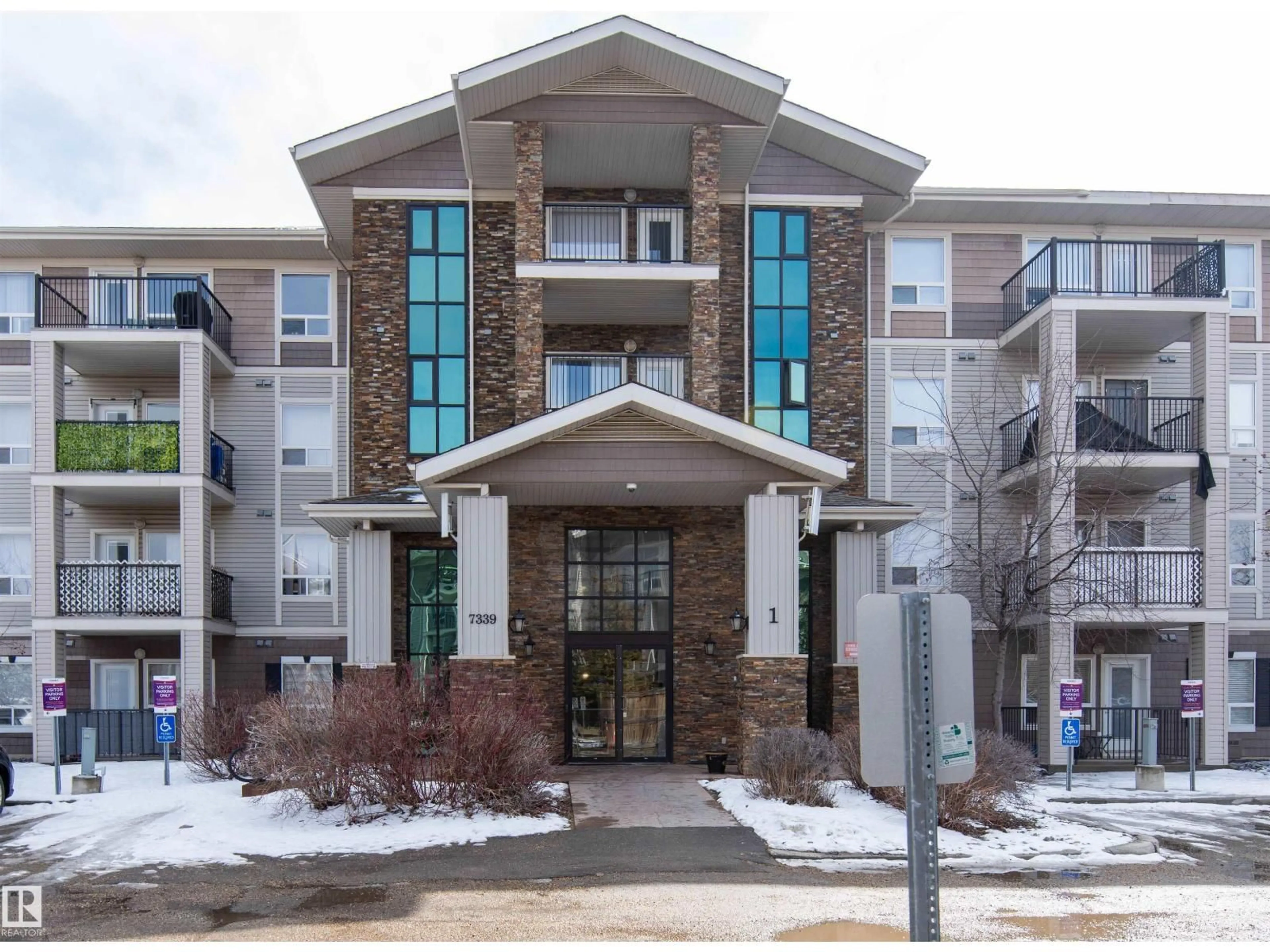 Indoor foyer for 1301 SOUTH TERWILLEGAR DR, Edmonton Alberta T6R0L9