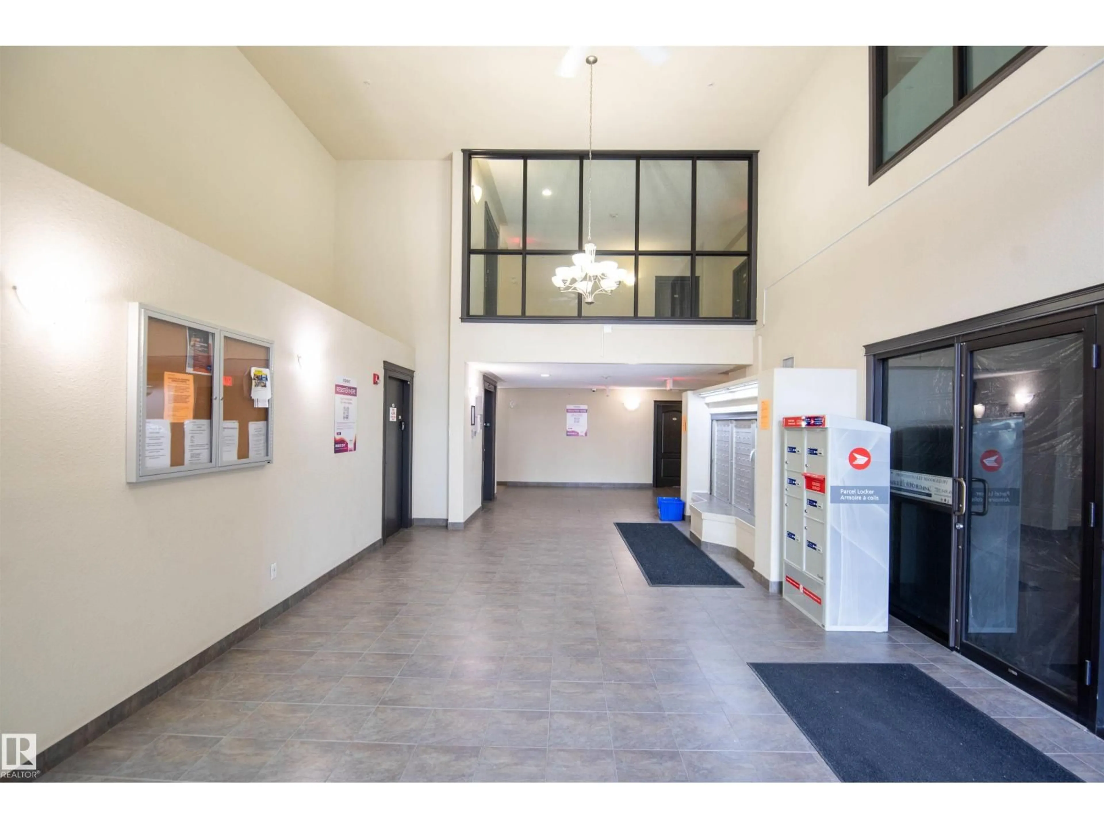 Indoor foyer for 1301 SOUTH TERWILLEGAR DR, Edmonton Alberta T6R0L9