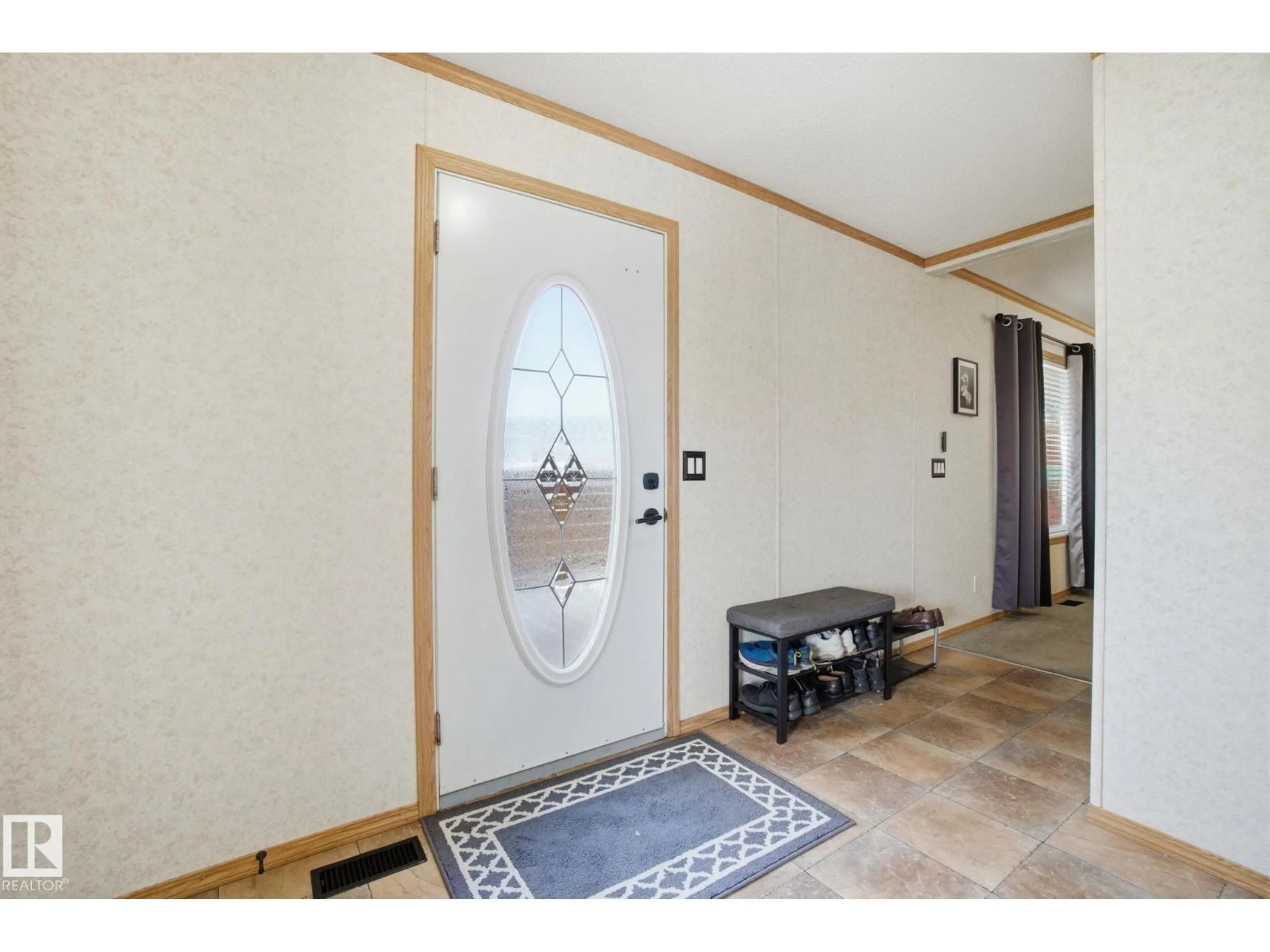 Indoor entryway for 1250 RANGE ROAD 272, Rural Parkland County Alberta T7X4K4