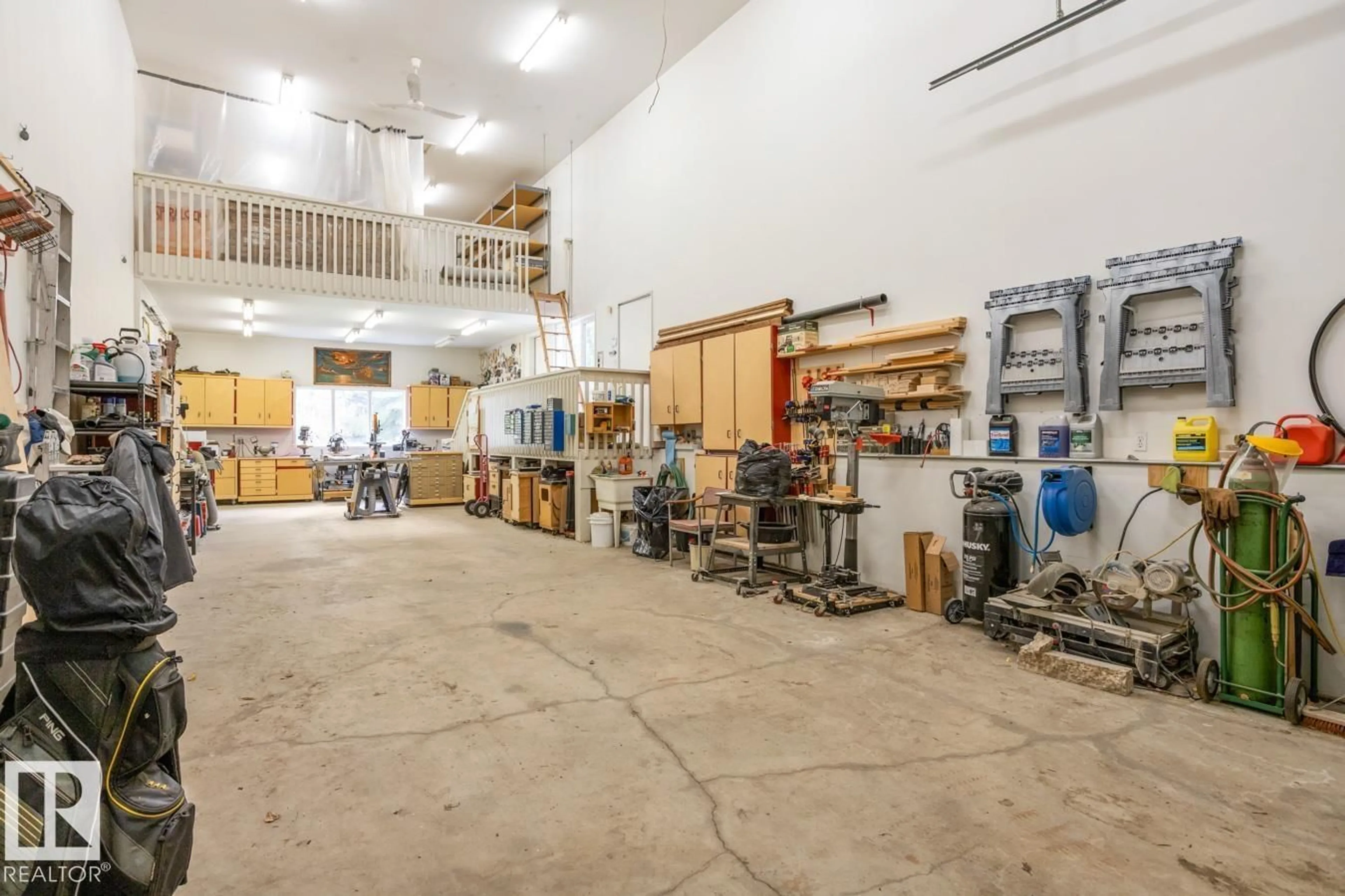 Indoor garage for 25 - 52258 RGE ROAD 231, Rural Strathcona County Alberta T8B1M8