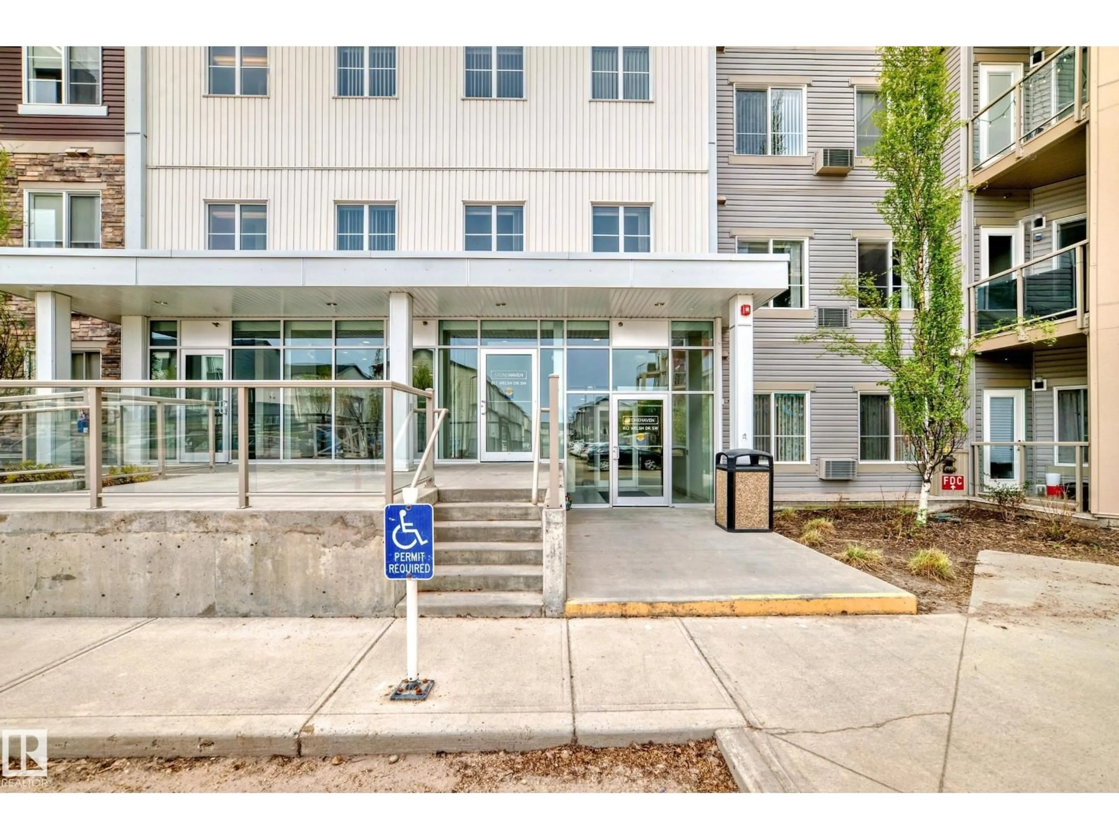 Indoor foyer for #208 - 812 WELSH DR, Edmonton Alberta T6X1Y7