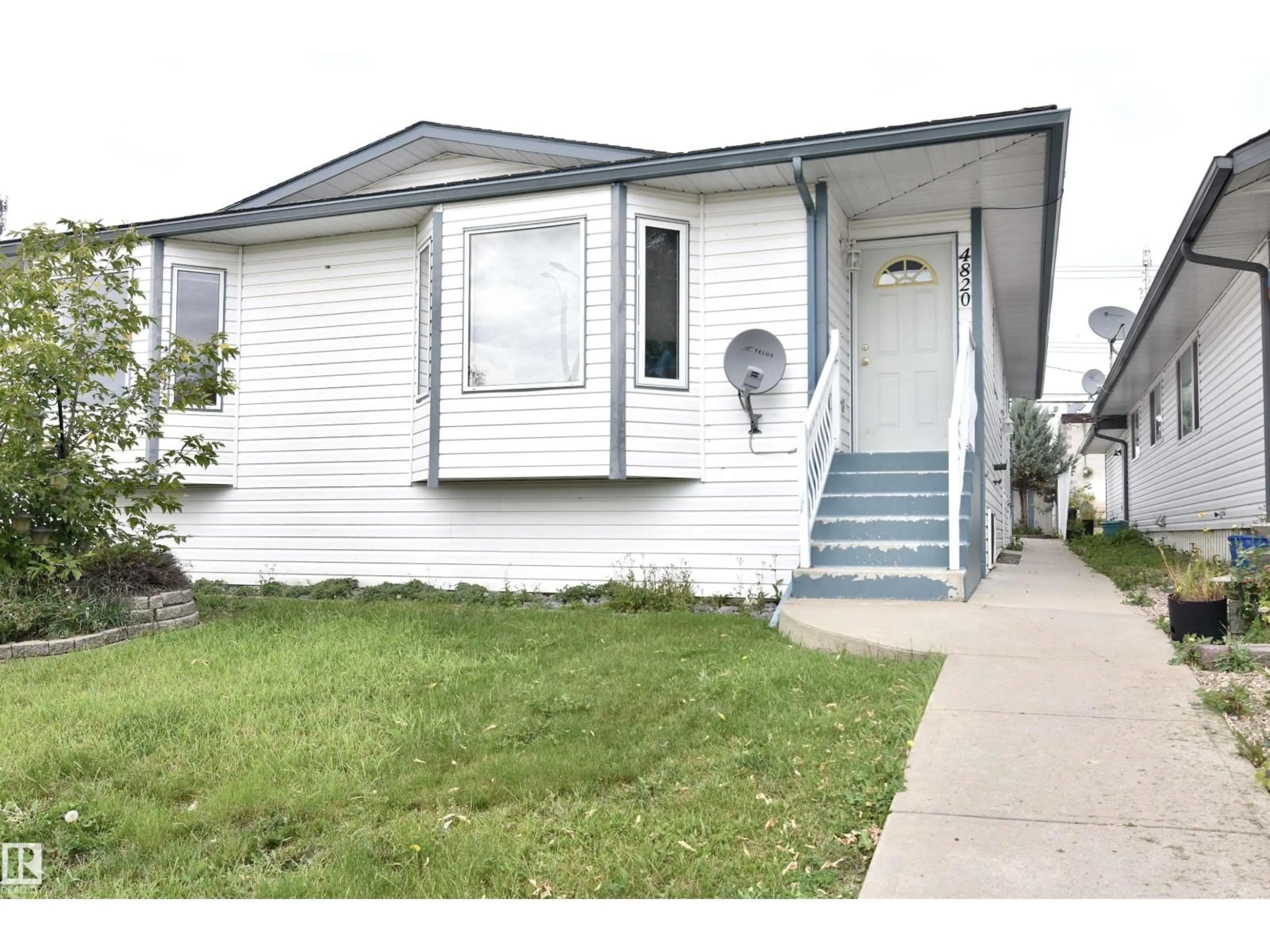 Home with vinyl exterior material, street for 4820 49 AV, St. Paul Town Alberta T0A3A3