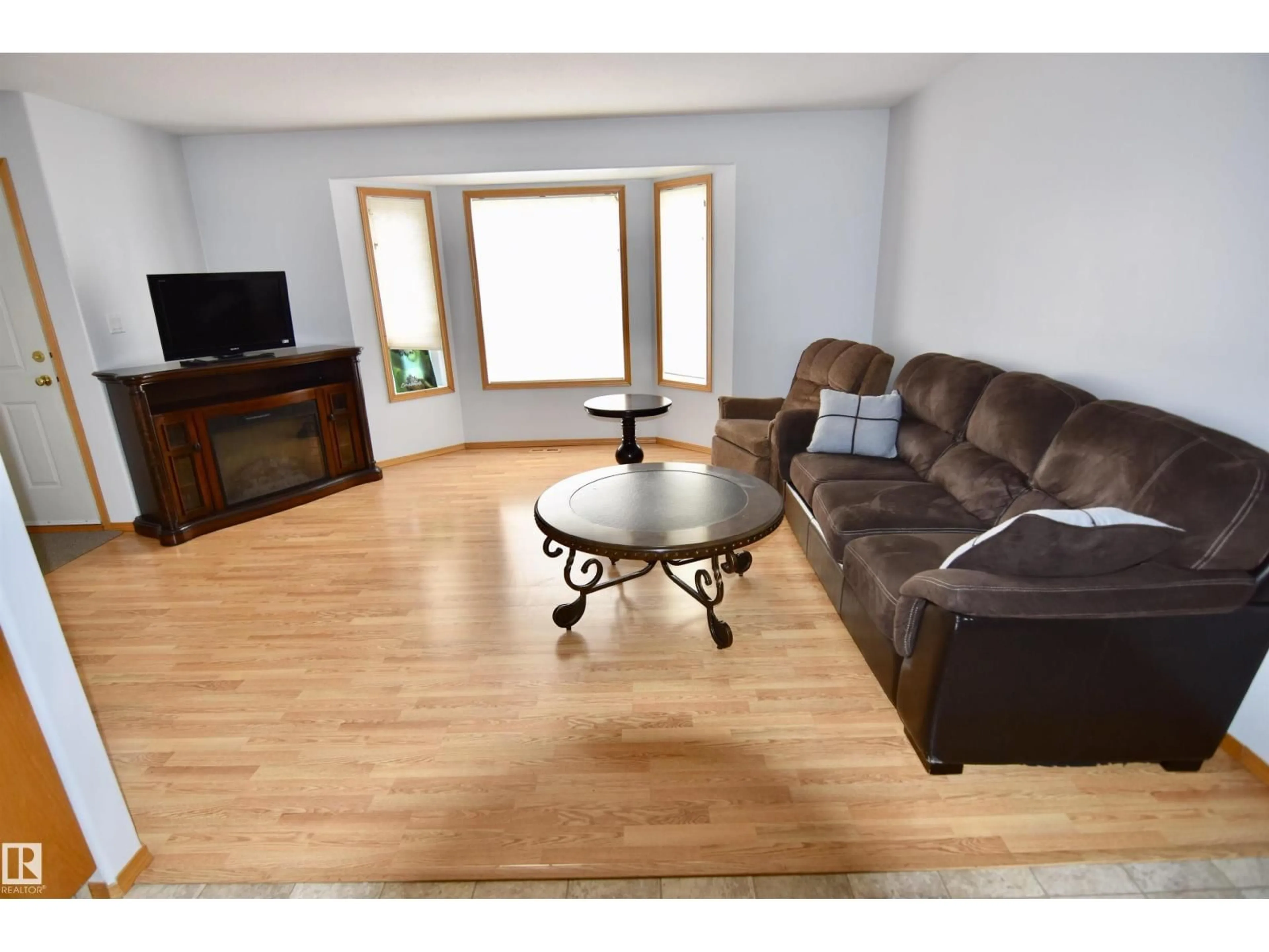 Living room with furniture, wood/laminate floor for 4820 49 AV, St. Paul Town Alberta T0A3A3