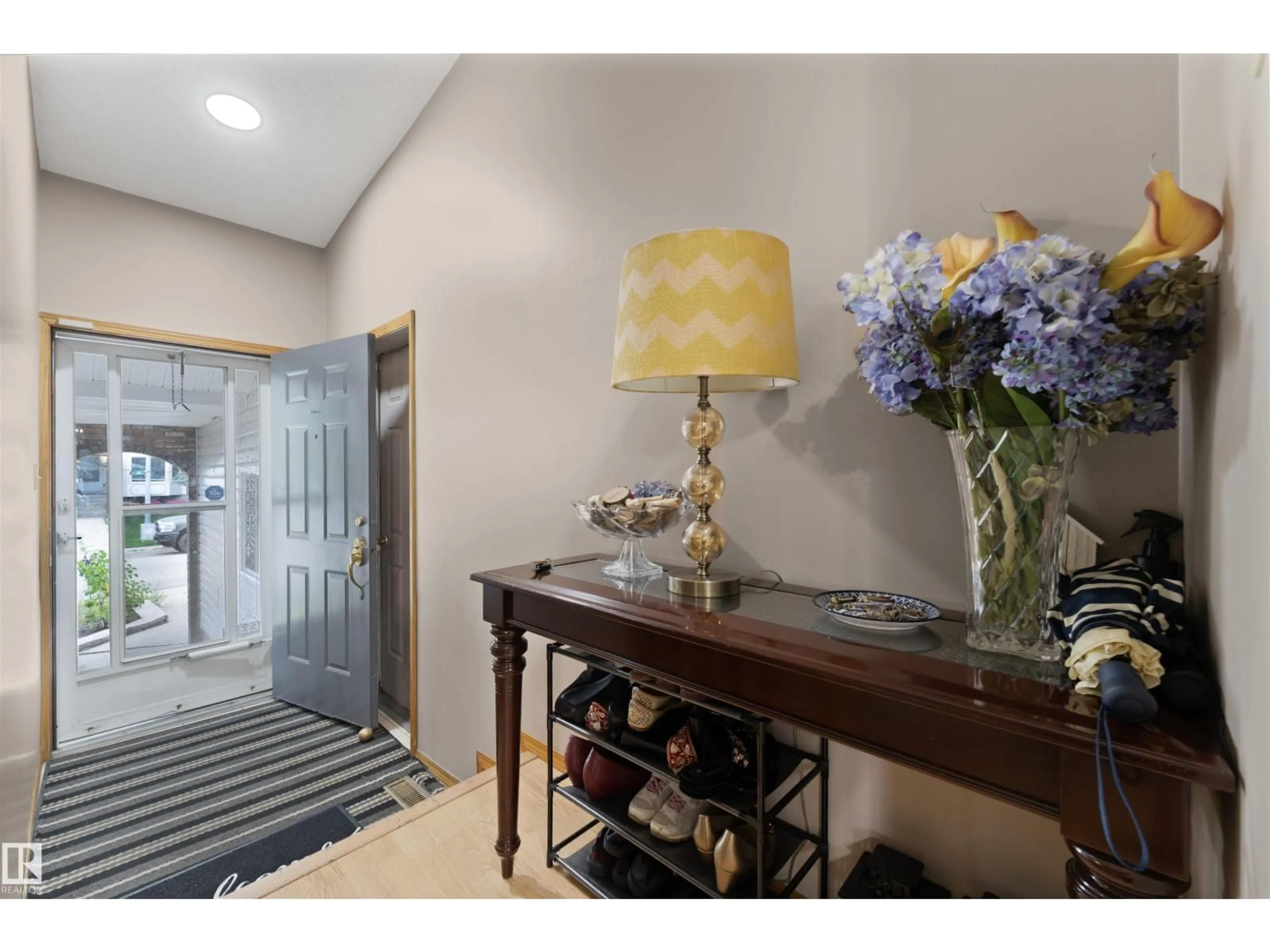 Indoor entryway for 4231 32 AV, Edmonton Alberta T6L3W5