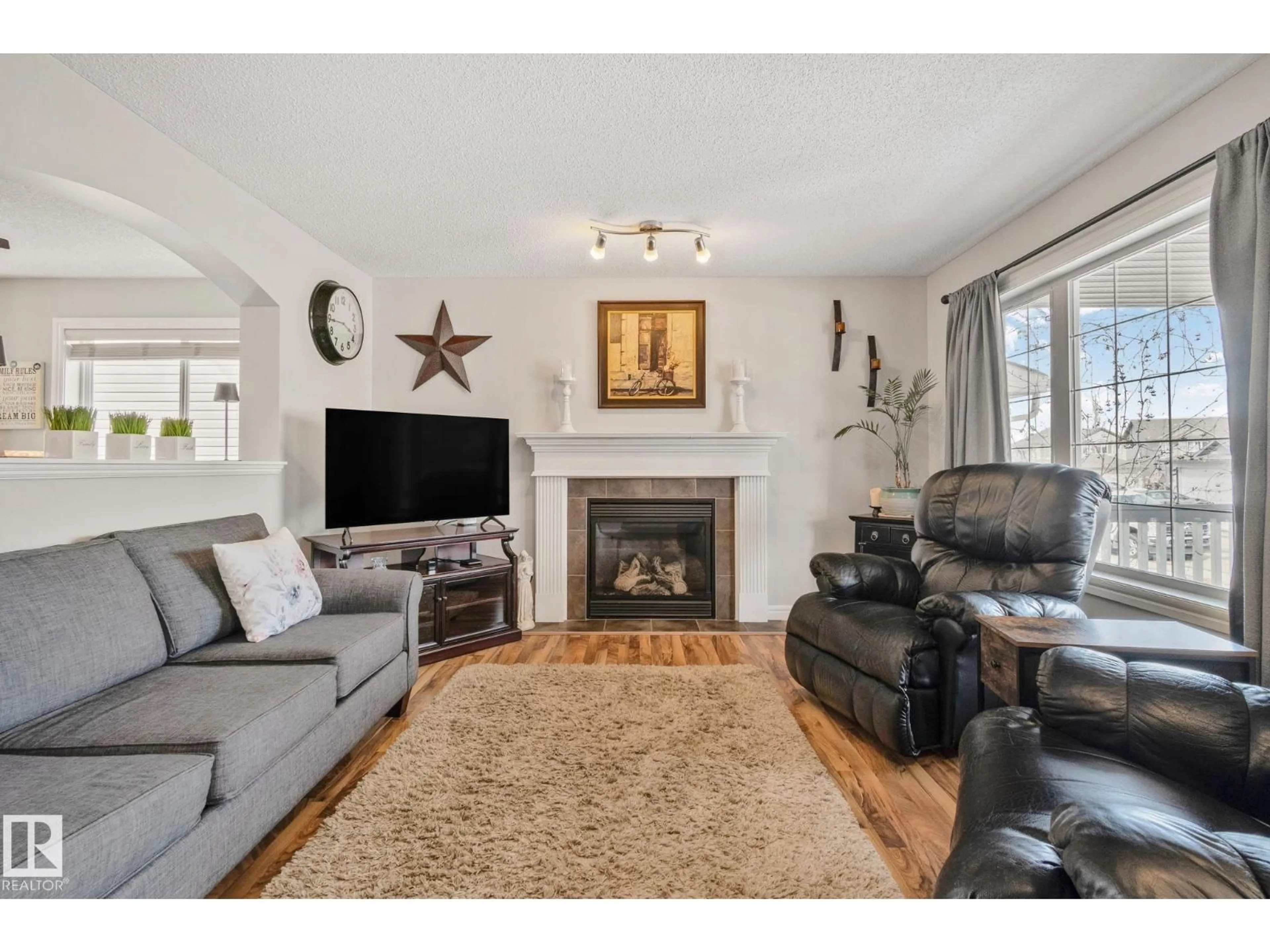 Living room with furniture, unknown for 298 SUNCREST RD, Sherwood Park Alberta T8H0B6