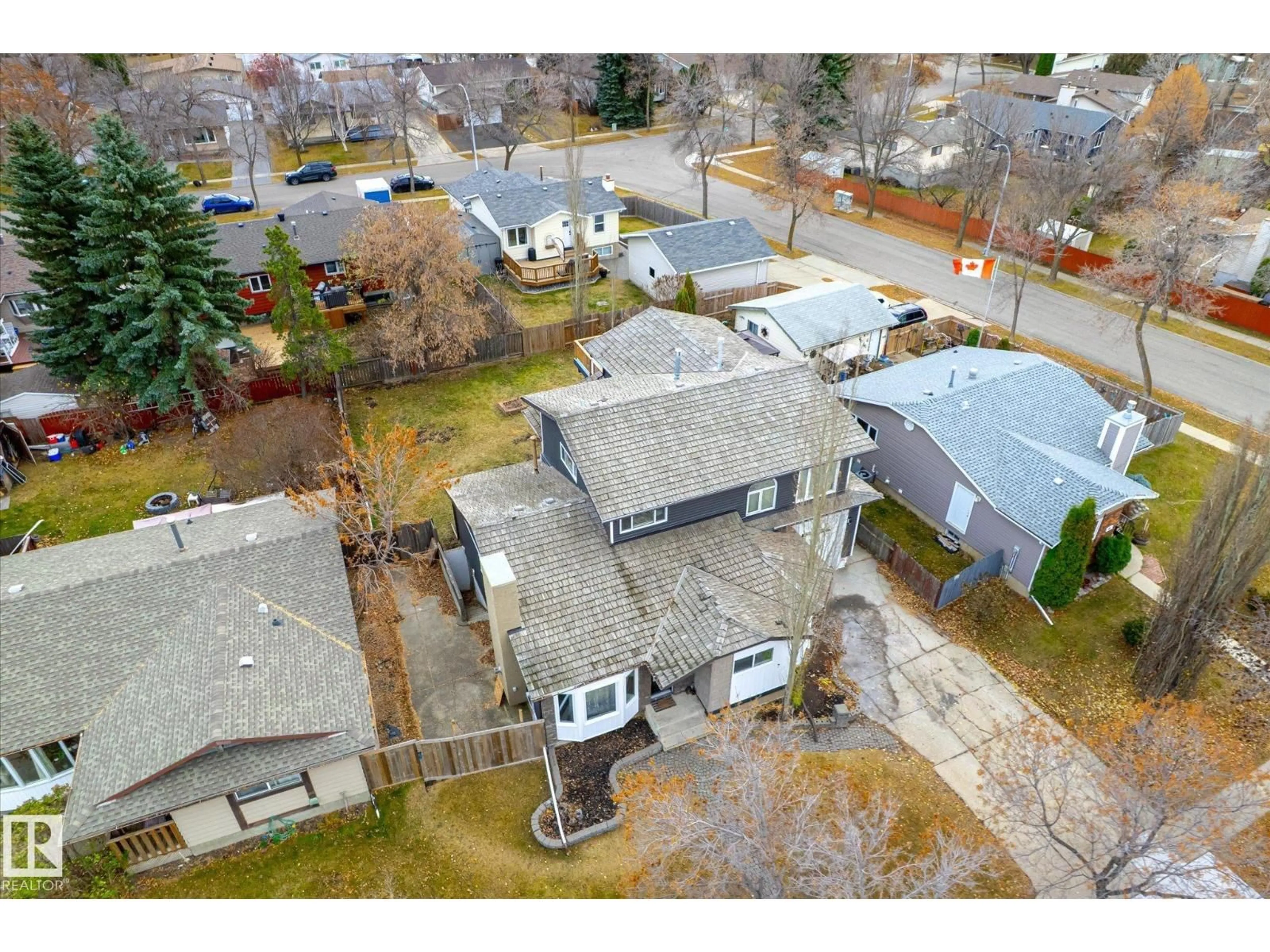 A pic from outside/outdoor area/front of a property/back of a property/a pic from drone, street for 67 ARLINGTON DR, St. Albert Alberta T8N2Z2