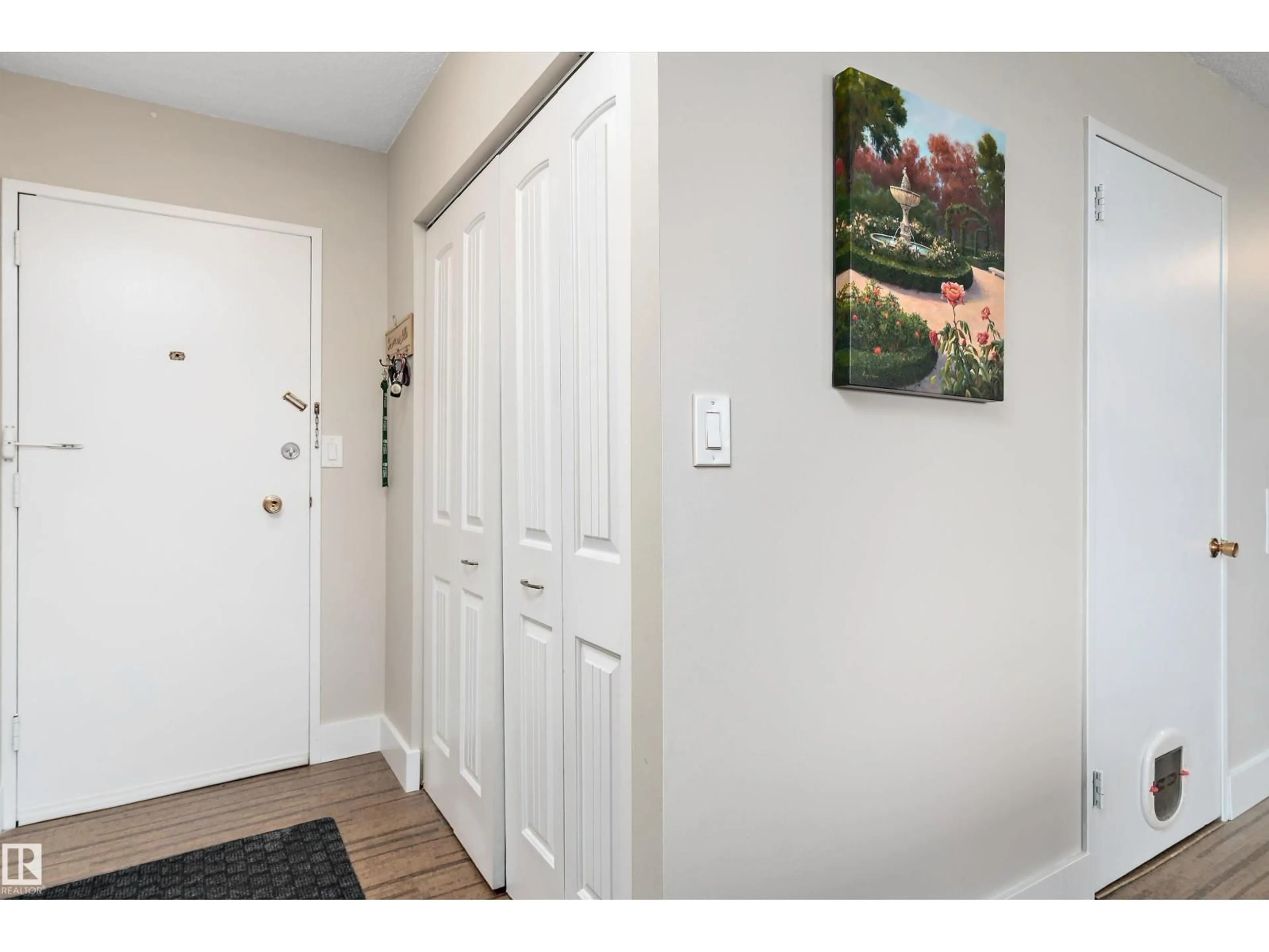 Indoor entryway for #304 - 13910 STONY PLAIN RD, Edmonton Alberta T5N3R2