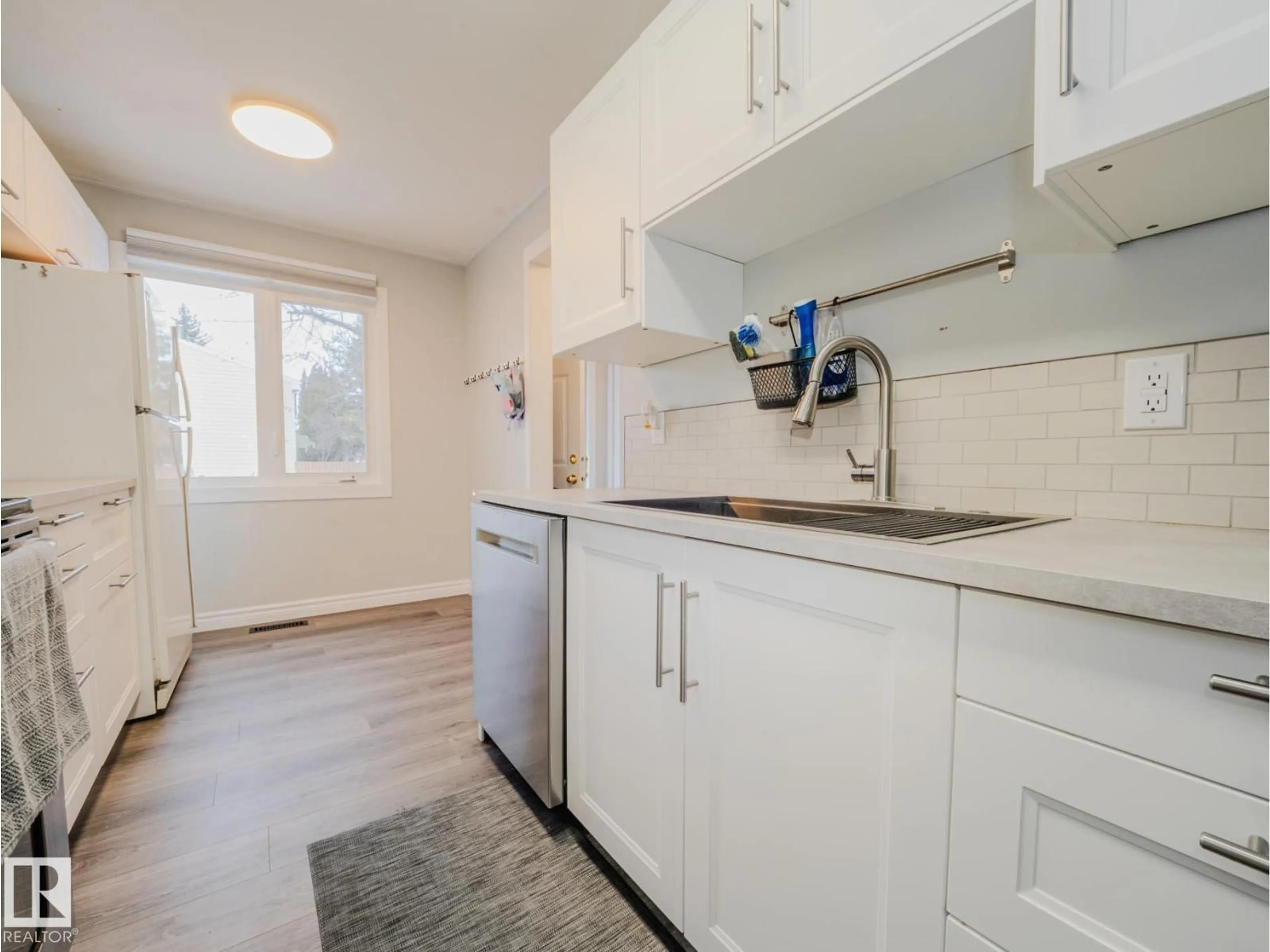 Standard kitchen, unknown for 21F CALLINGWOOD CT, Edmonton Alberta T5T0H5