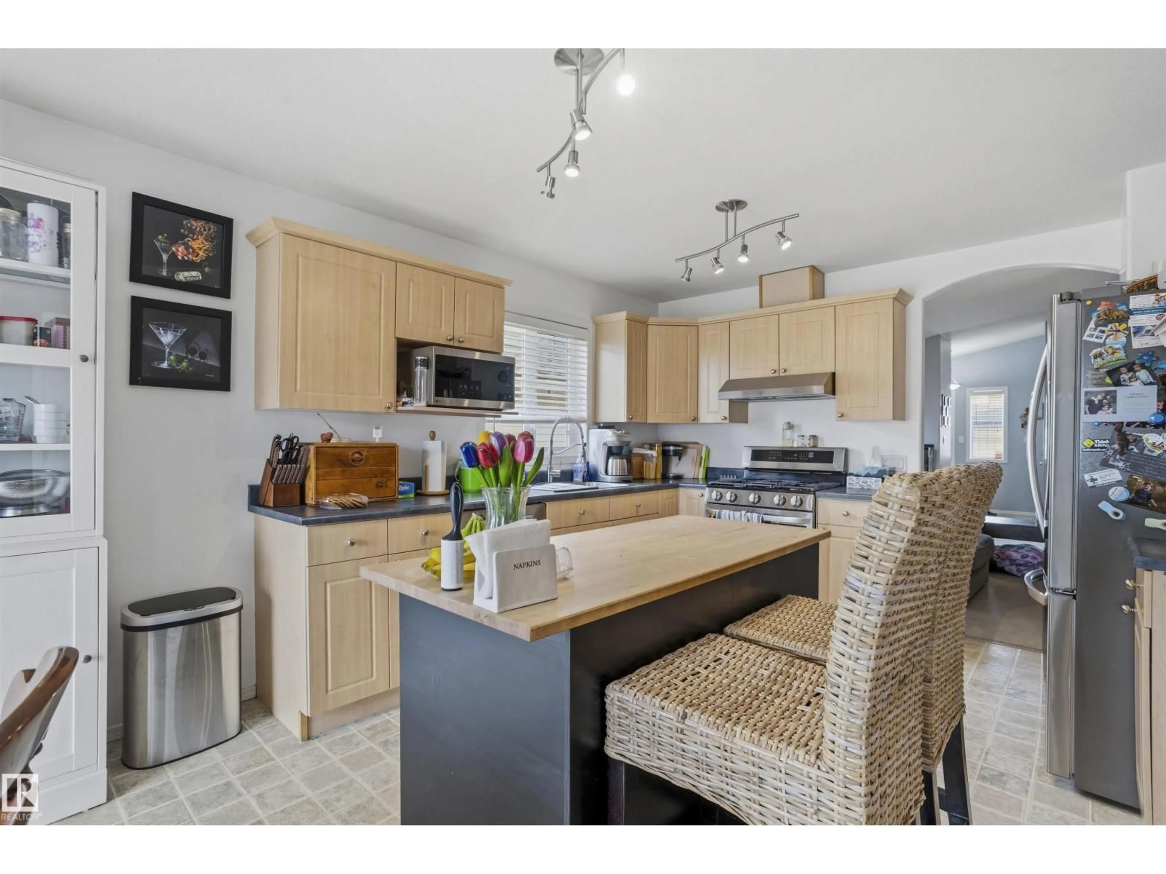 Open concept kitchen, unknown for 11 EGERLAND PL, Stony Plain Alberta T7Z2W5
