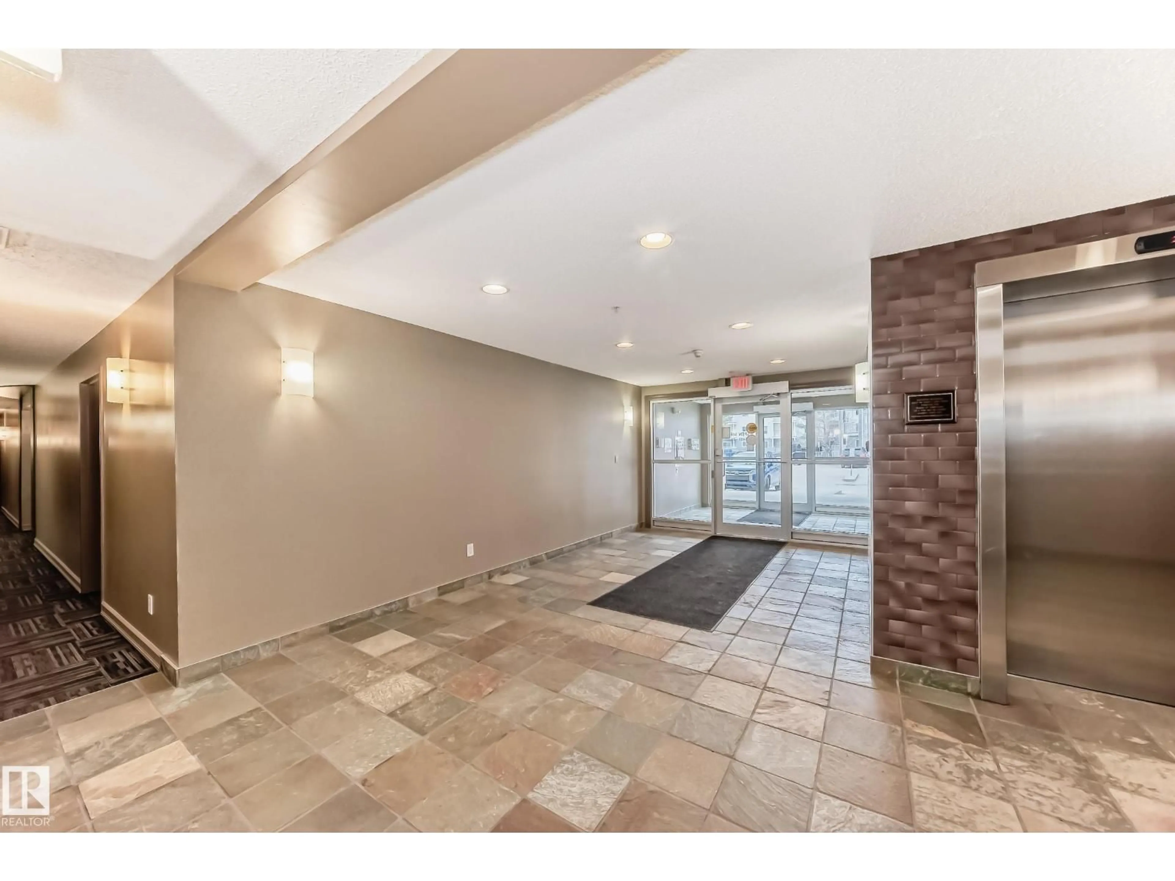 Indoor foyer for #201 - 4407 23 ST, Edmonton Alberta T6T0B9