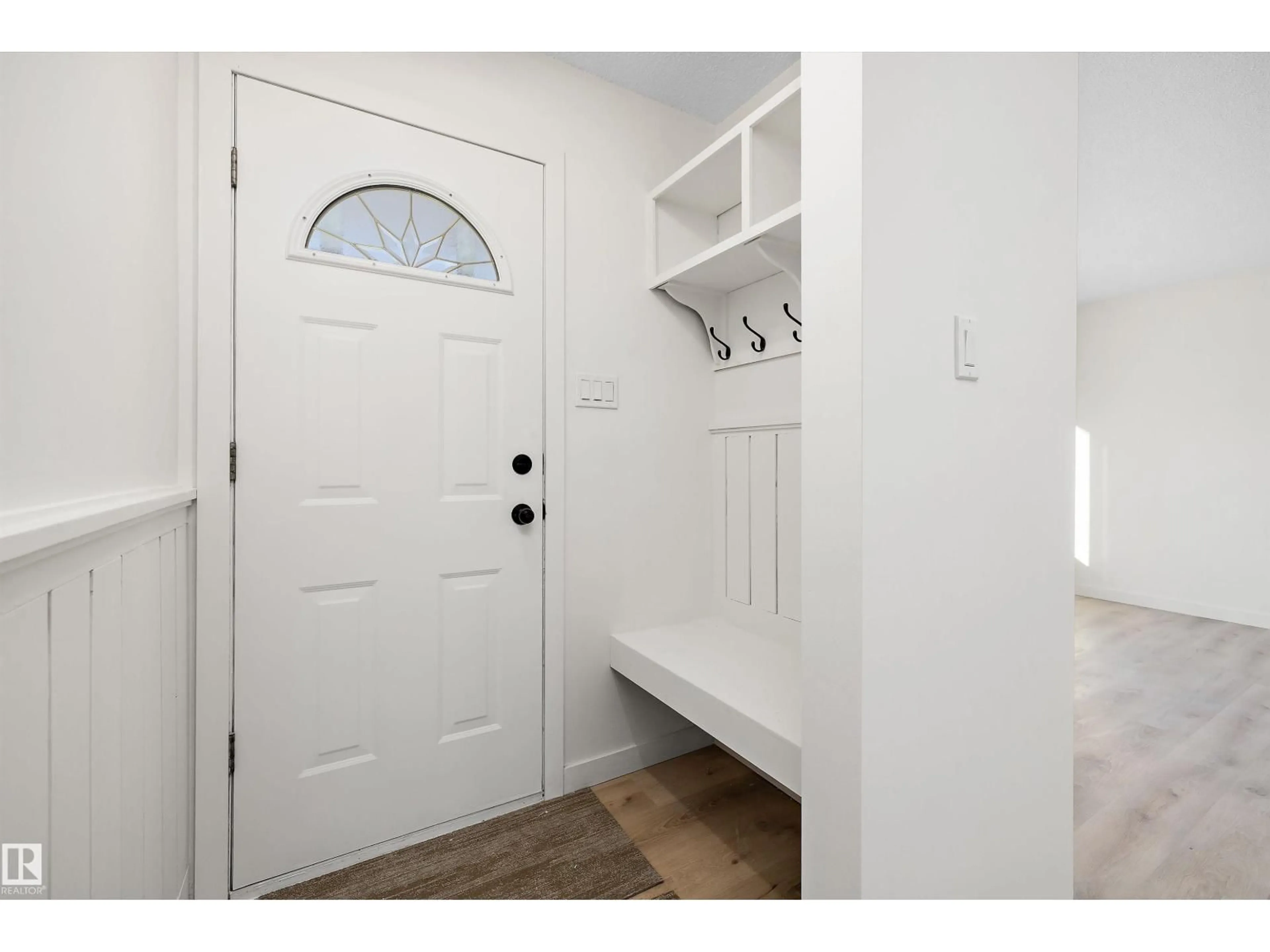 Indoor entryway for 49 SHERIDAN DR, St. Albert Alberta T8N1N1