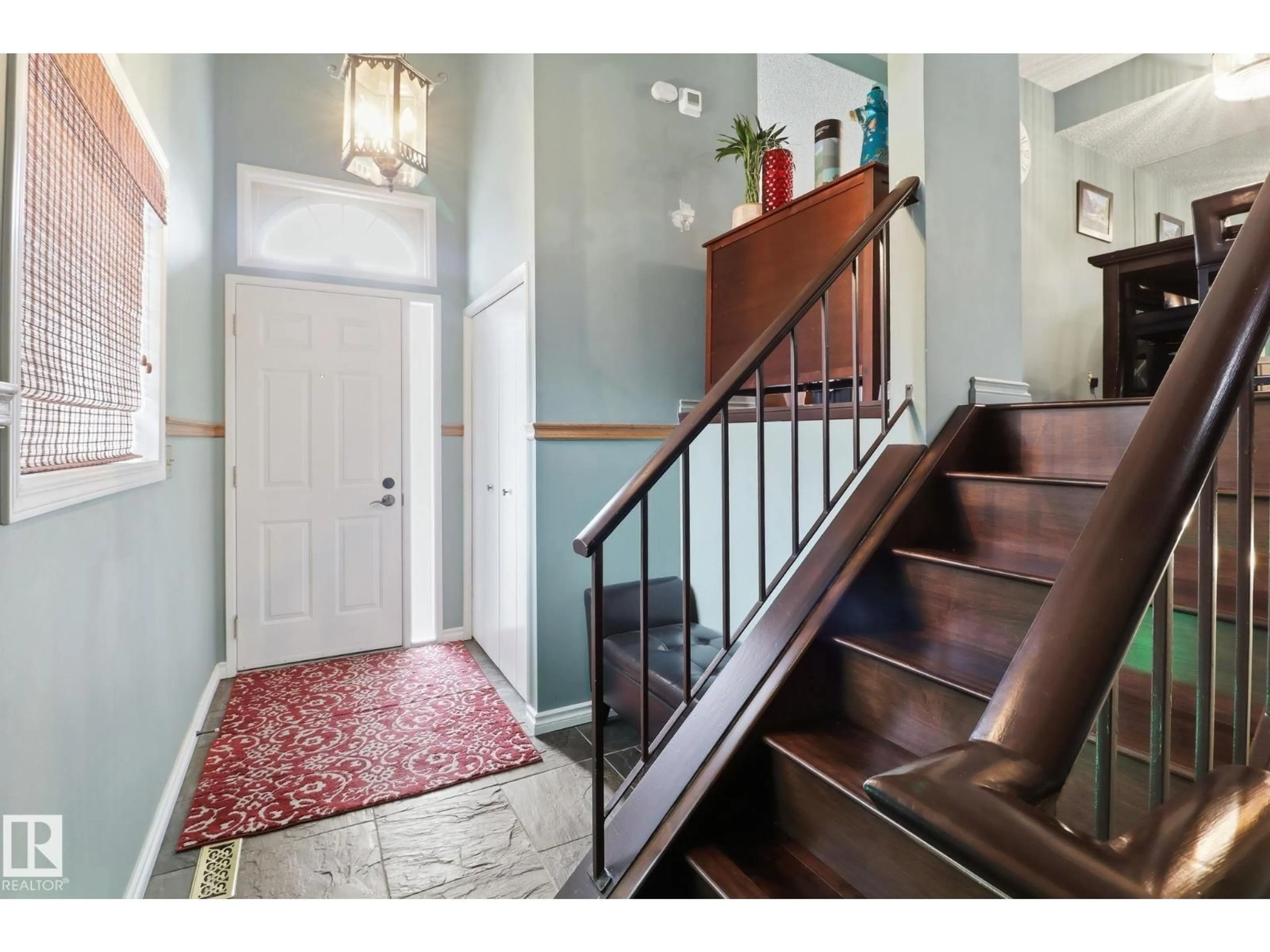 Indoor entryway for 531 WOODBRIDGE WY, Sherwood Park Alberta T8A4G9