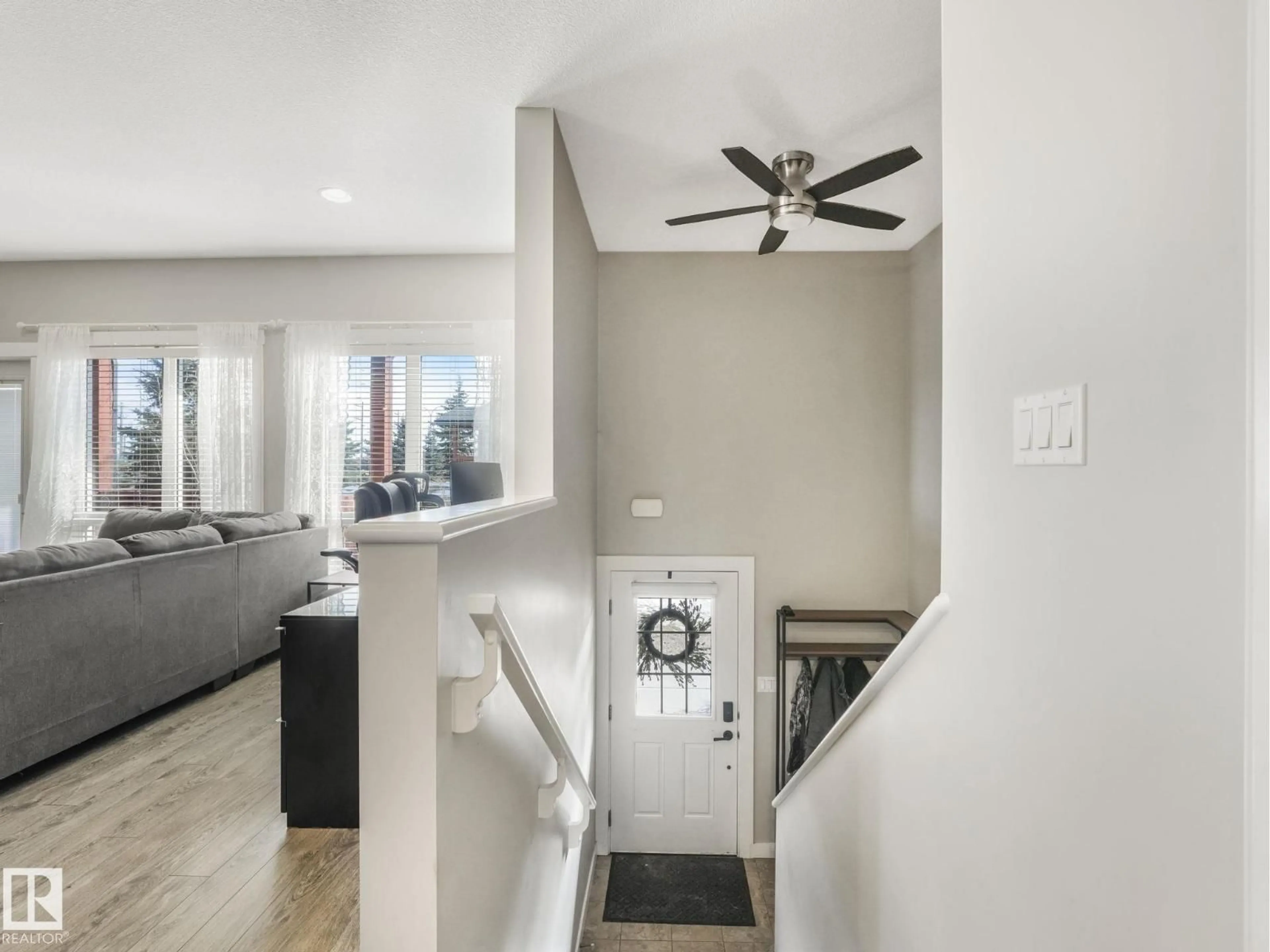 Indoor entryway for 1304 GRAYBRIAR GR, Stony Plain Alberta T7Z0G1