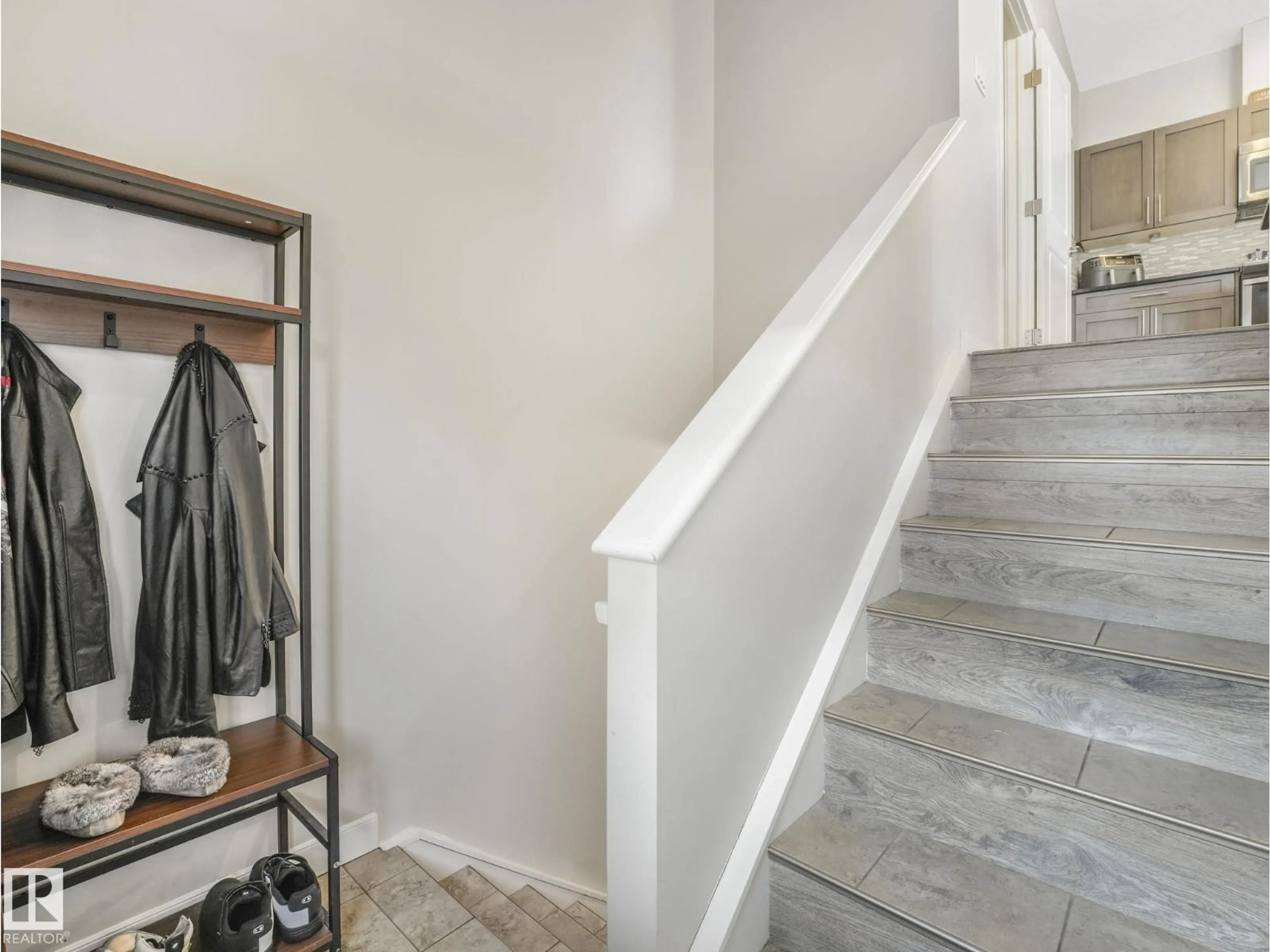 Indoor entryway for 1304 GRAYBRIAR GR, Stony Plain Alberta T7Z0G1