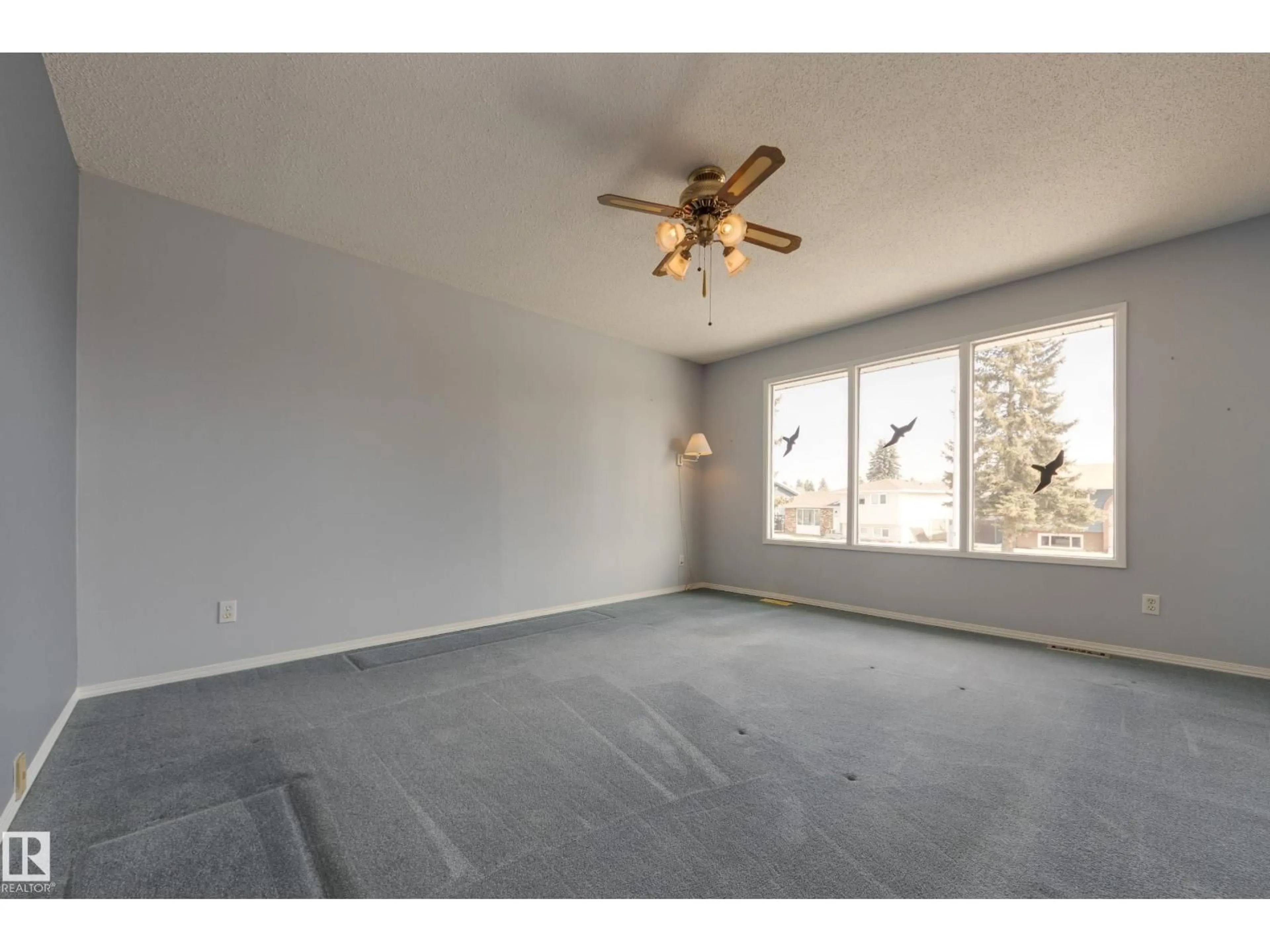 A pic of a room for 2058 74 ST, Edmonton Alberta T6M1T7