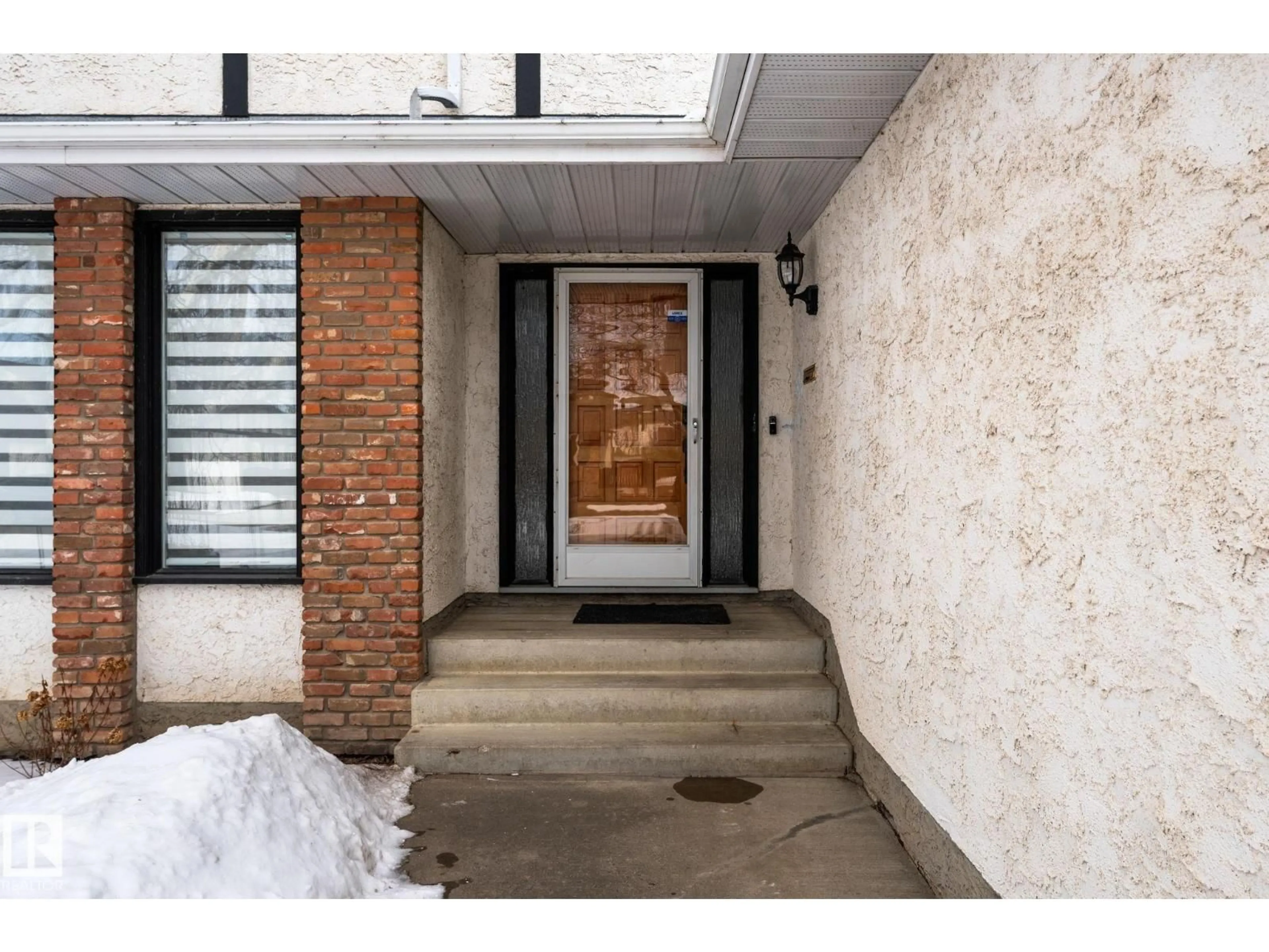Indoor entryway for 10673 161 AV, Edmonton Alberta T5X4Z9